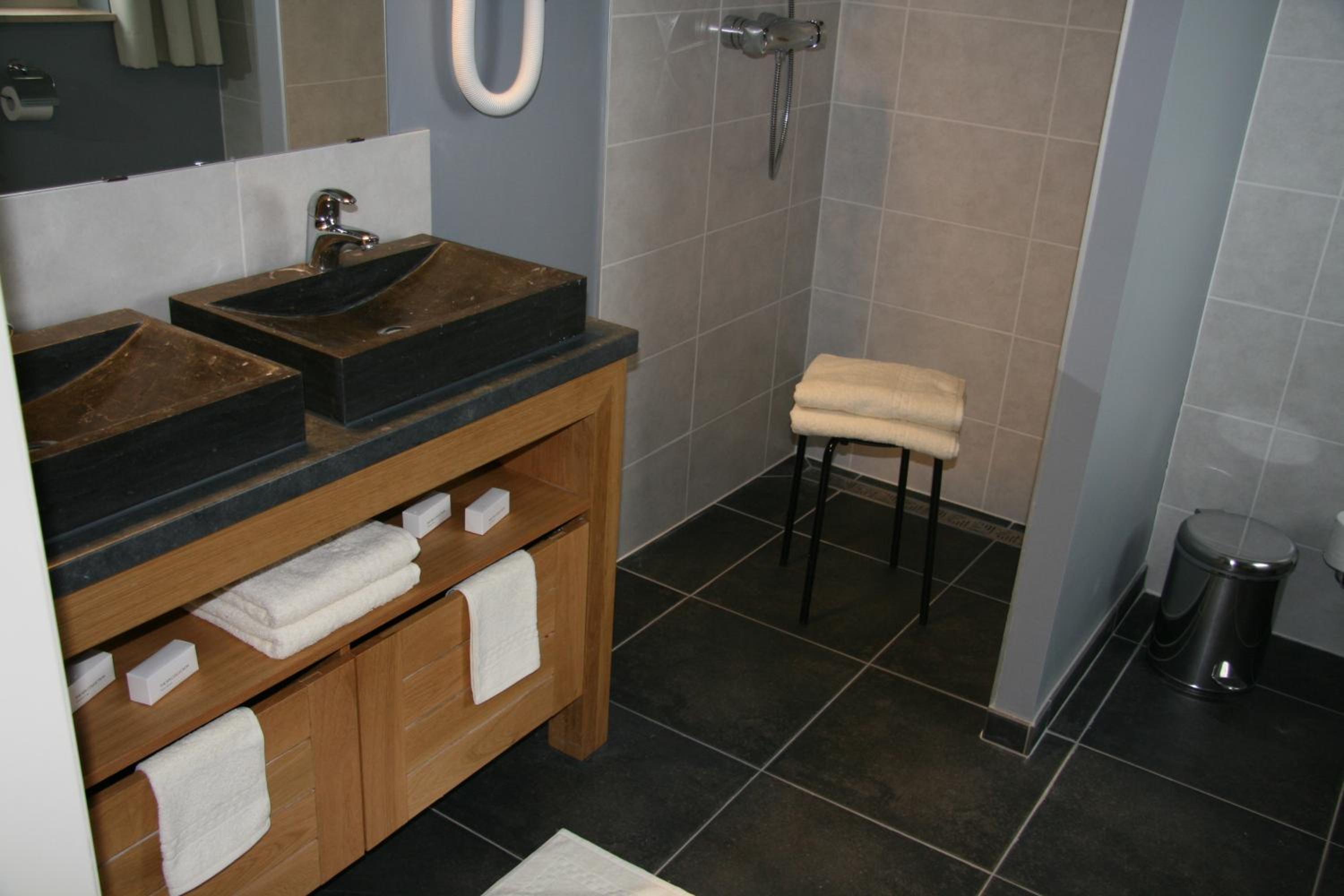 Twin Room - Photo 4