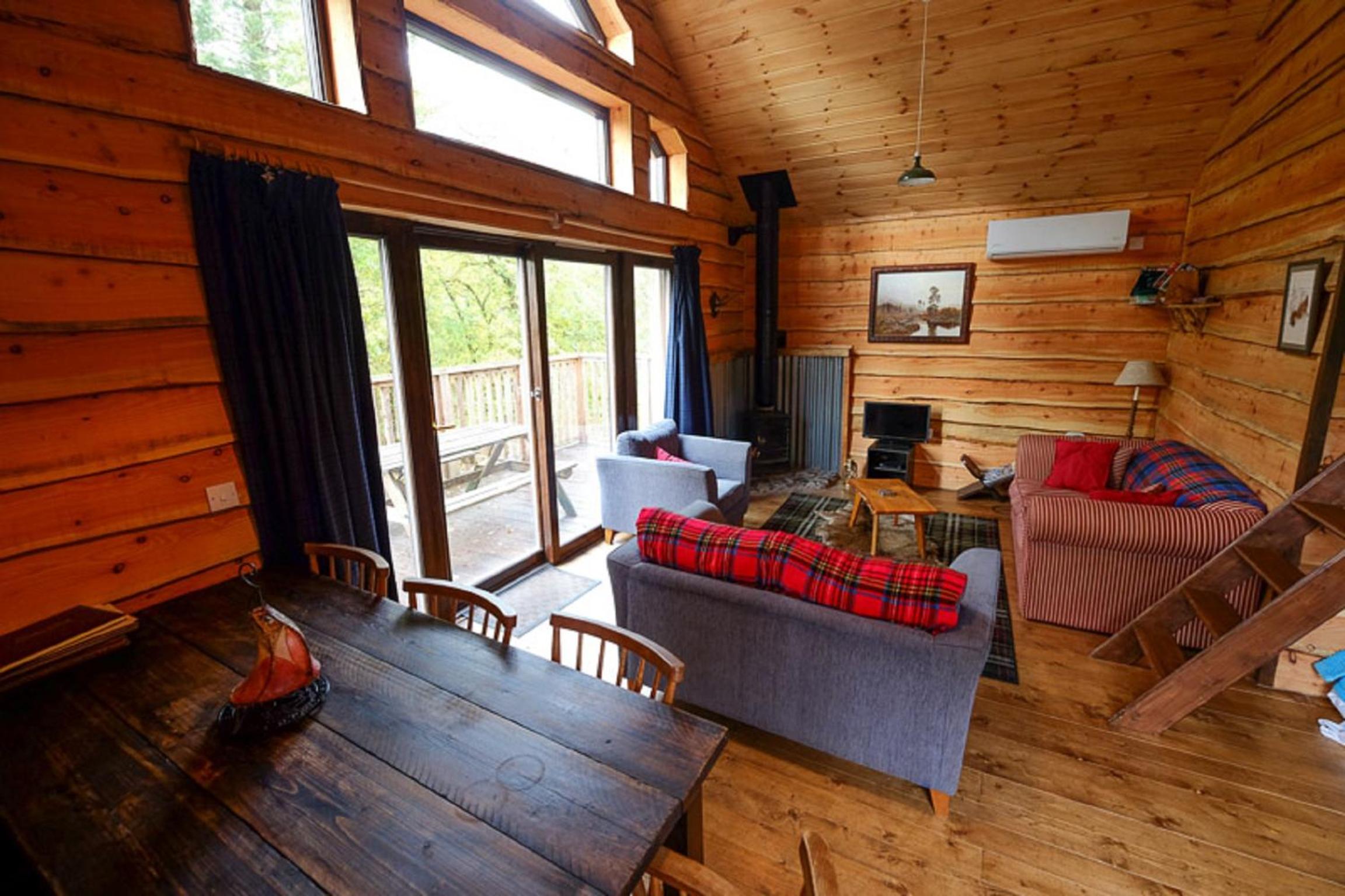 Burnside Cabin (2 bedrooms) – Wood fired hot tub (extra charge) and free Wi-Fi photo 1