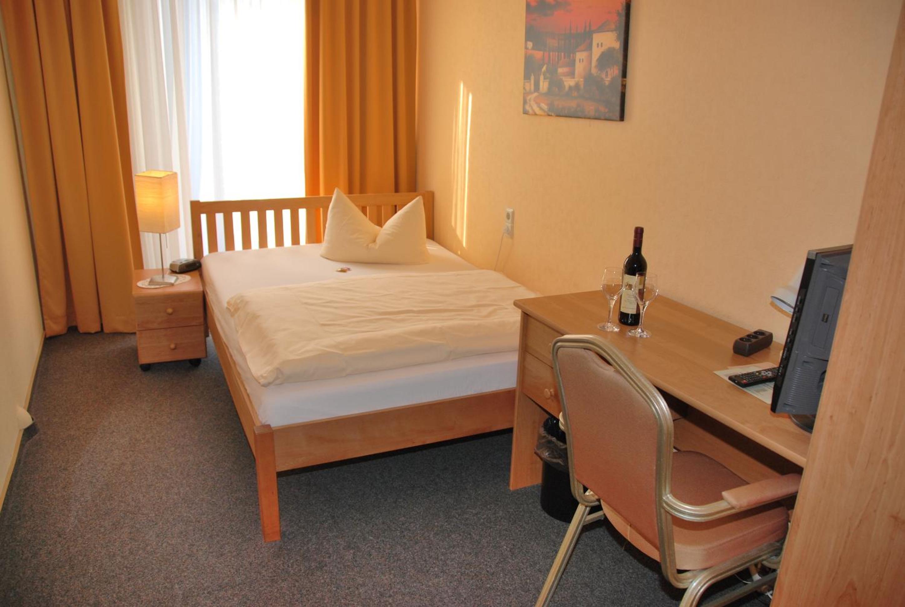 Single Room photo 3