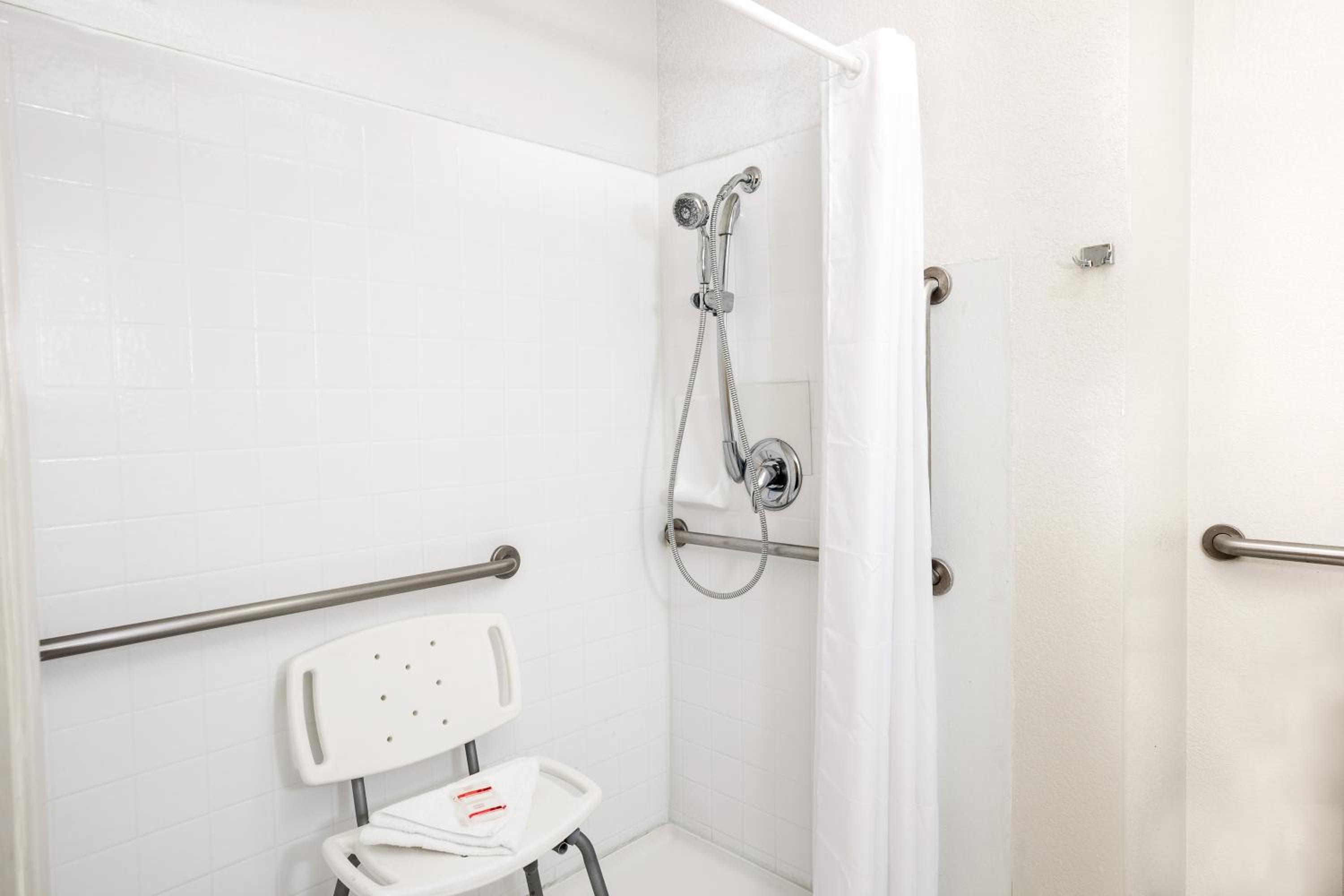 Queen Room - Disability Access/Non-Smoking - Photo 3