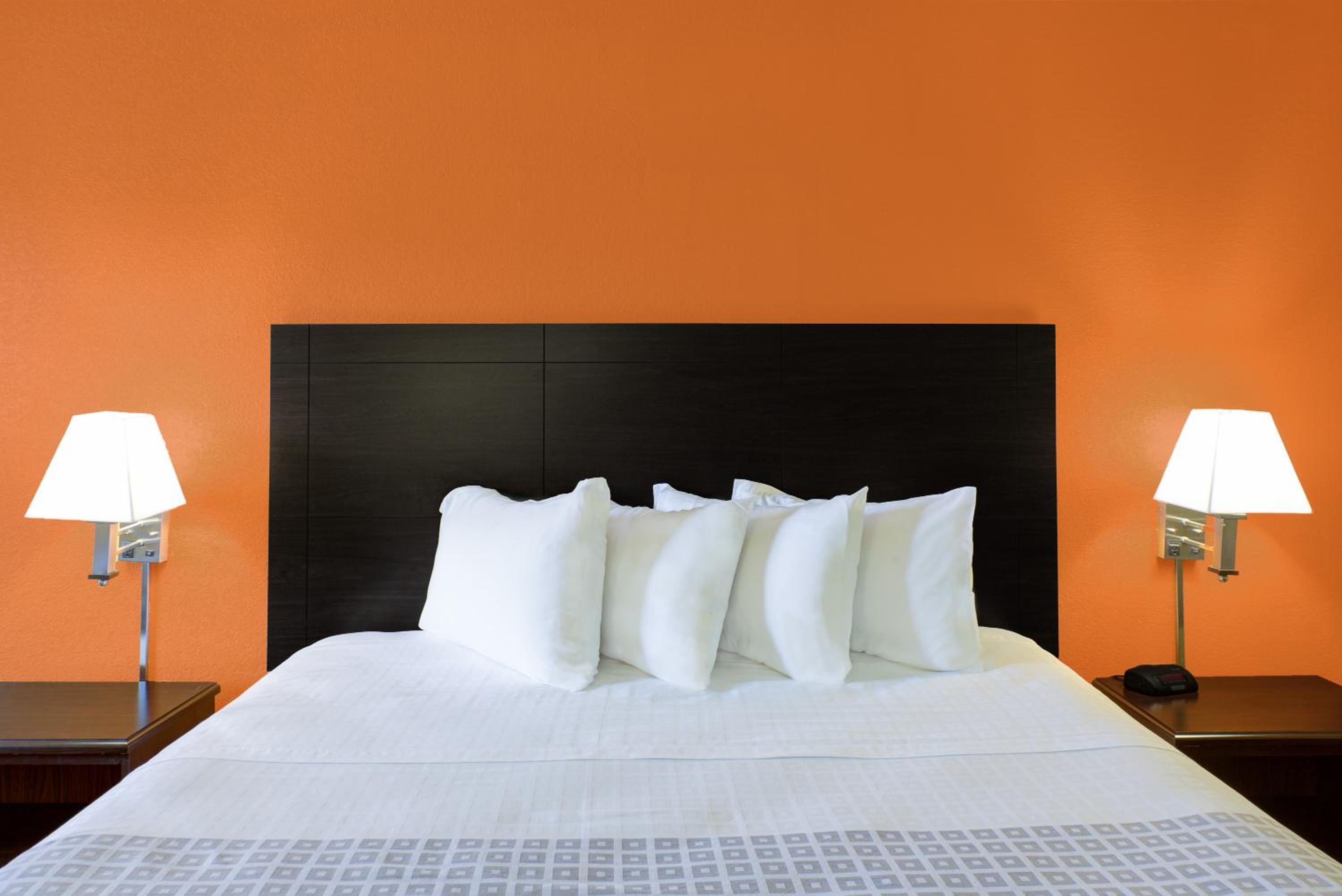 King Room- Non-Smoking - Photo 2