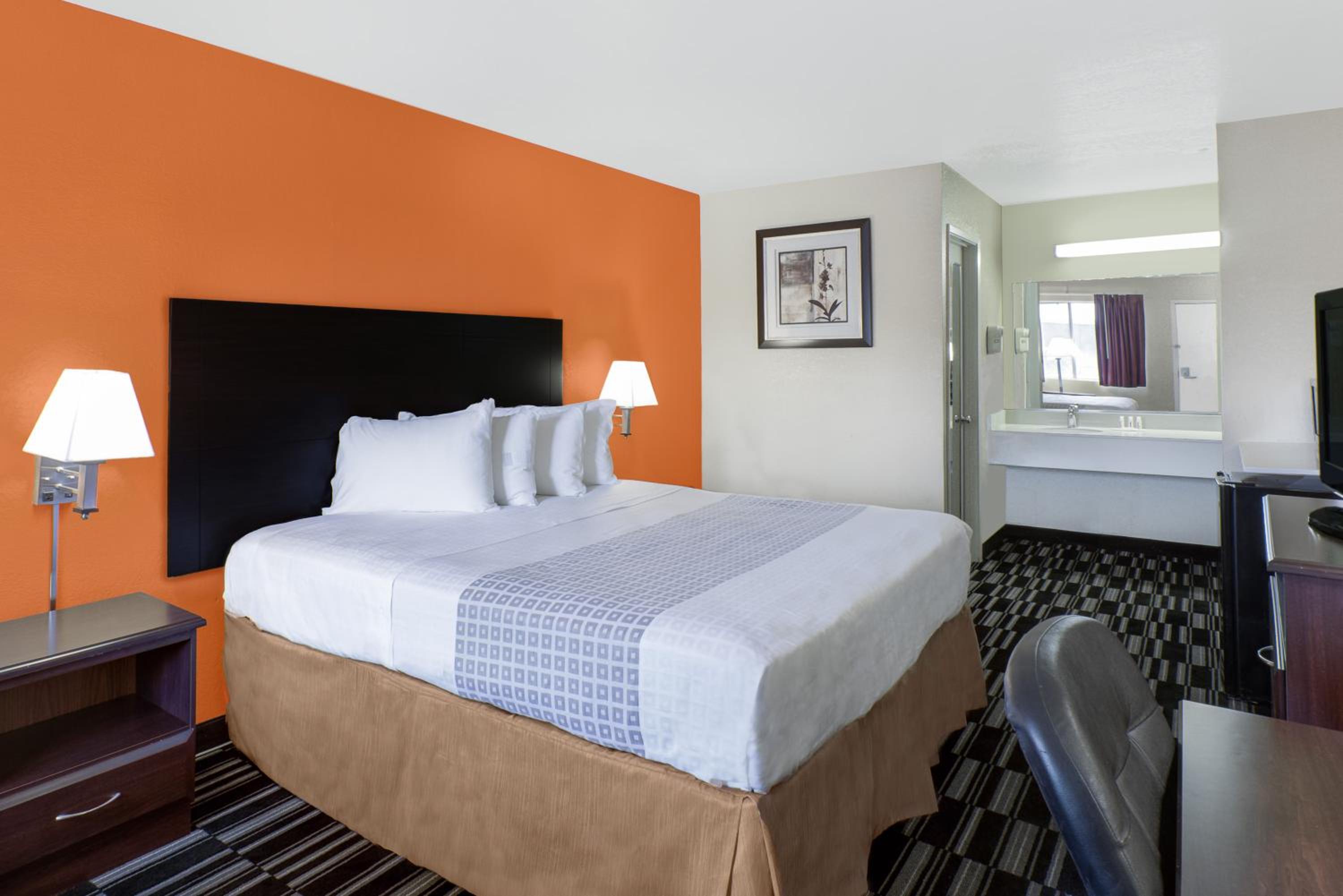 King Room- Non-Smoking - Photo 6