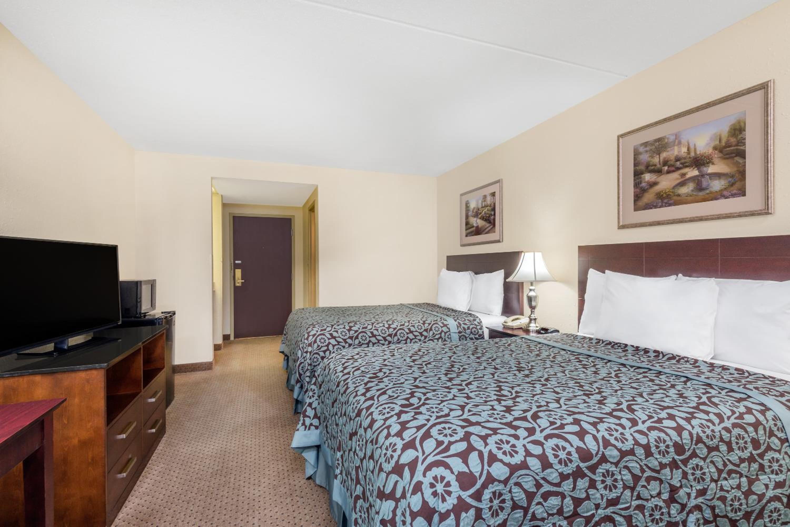 Double Room with Two Double Beds - Non-Smoking - Photo 4