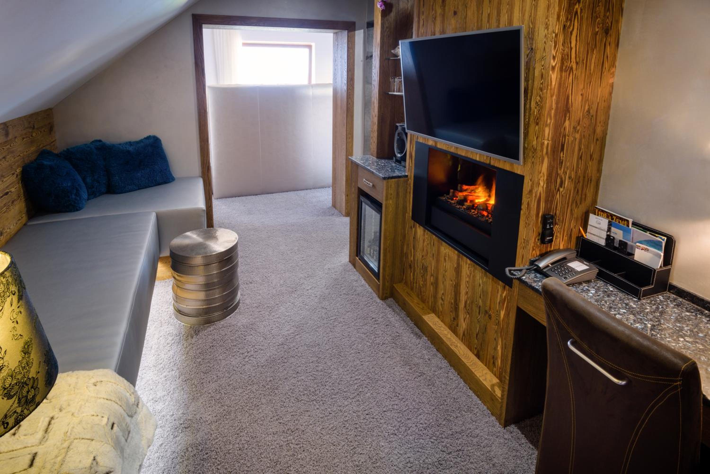 Deluxe Double Room with Shower photo 3