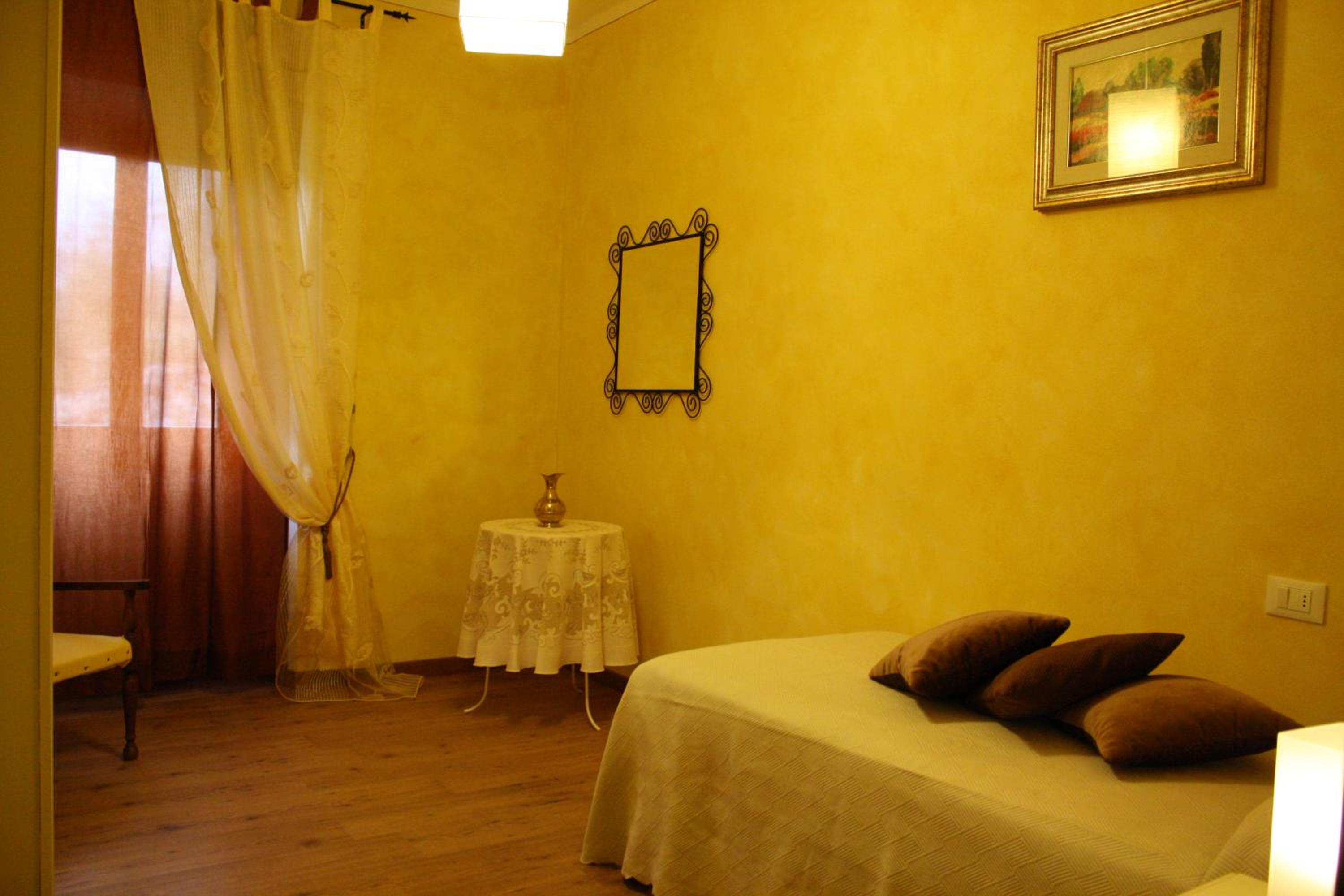 Standard Single Room with Shared Bathroom