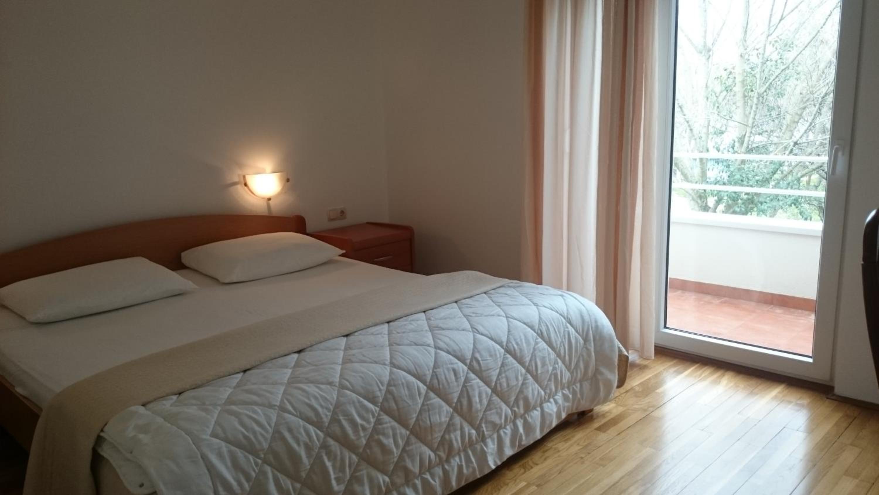 One-Bedroom Apartment with Terrace photo 3
