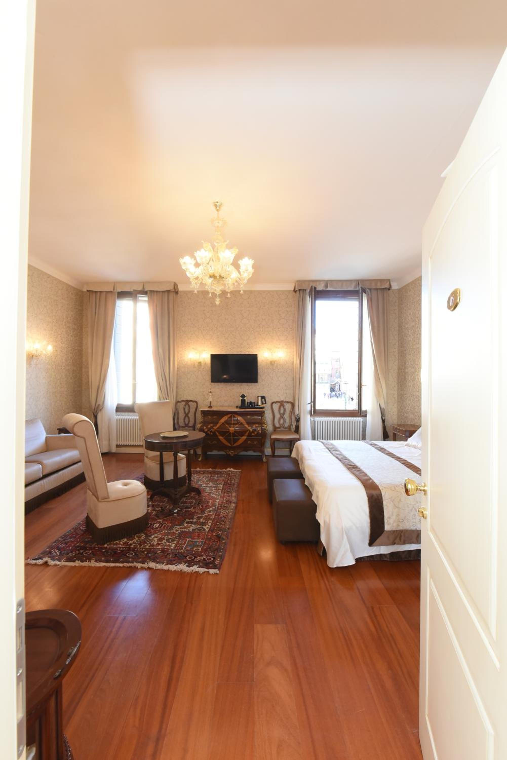 Junior Suite with Canal View photo 3