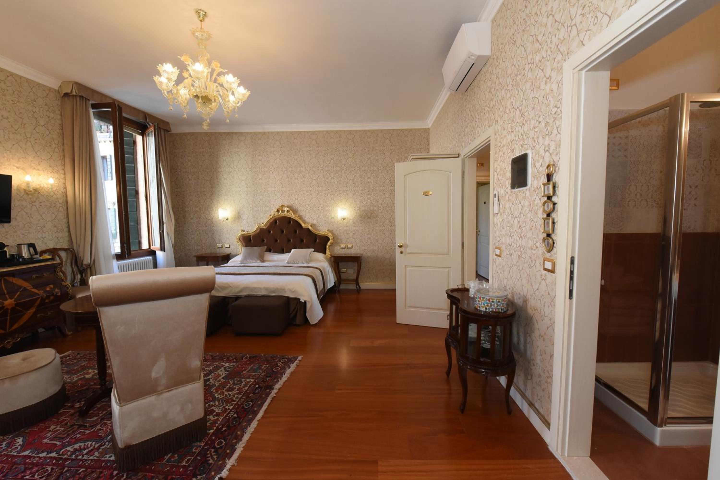 Junior Suite with Canal View photo 2