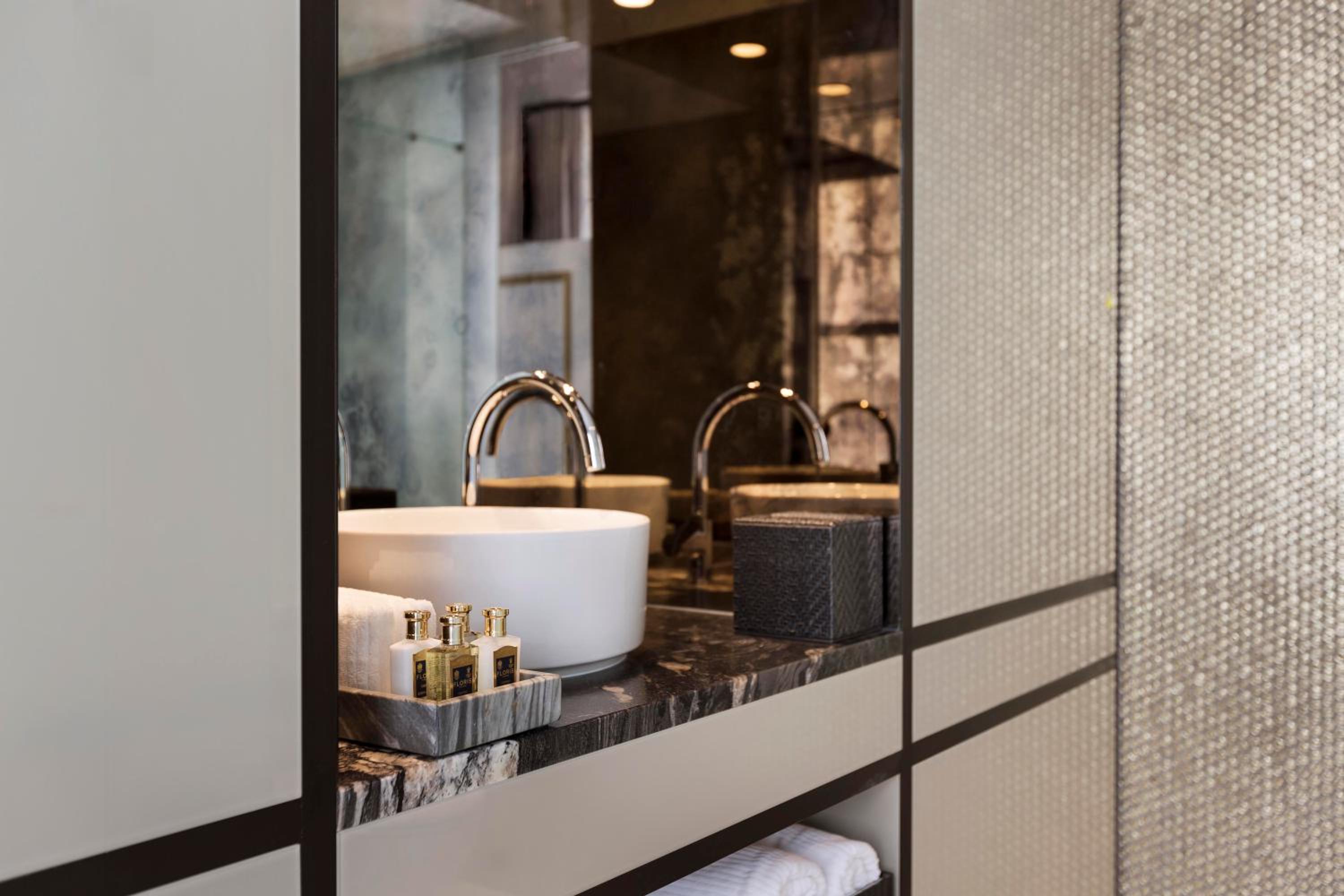 The Duchess One Bedroom King Suite - High Floor