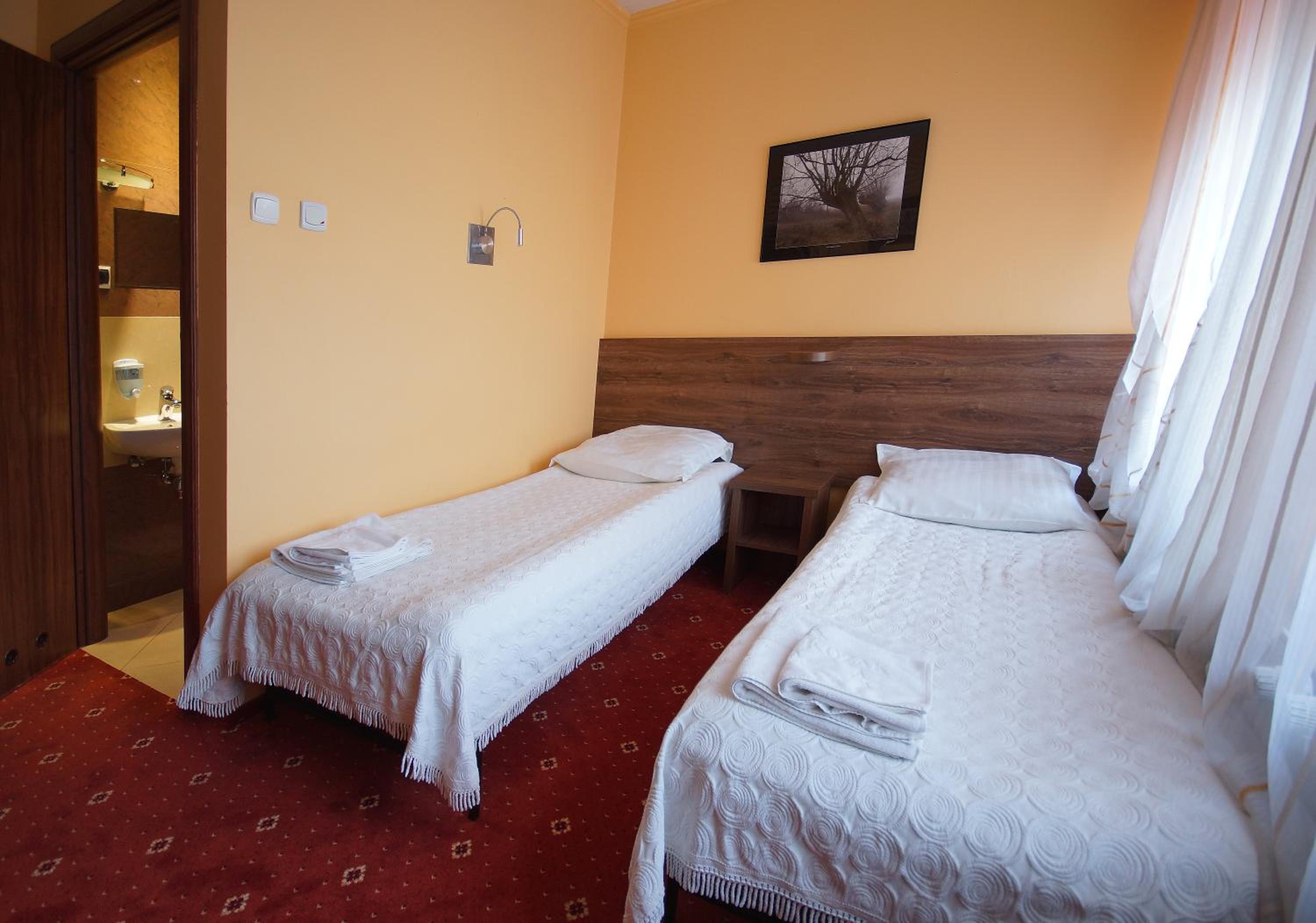 Standard Twin Room photo 2