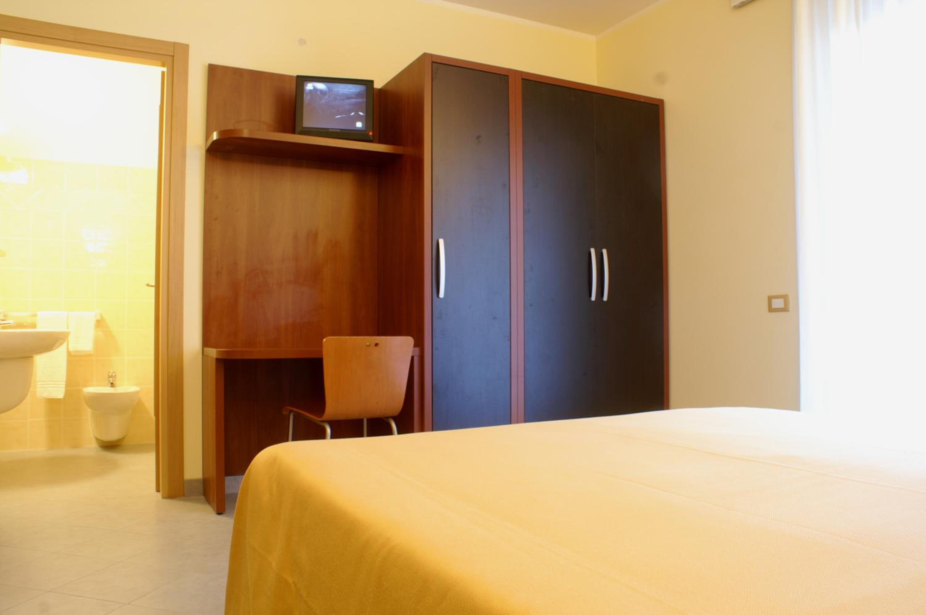 Triple Room with Garden View - Photo 2