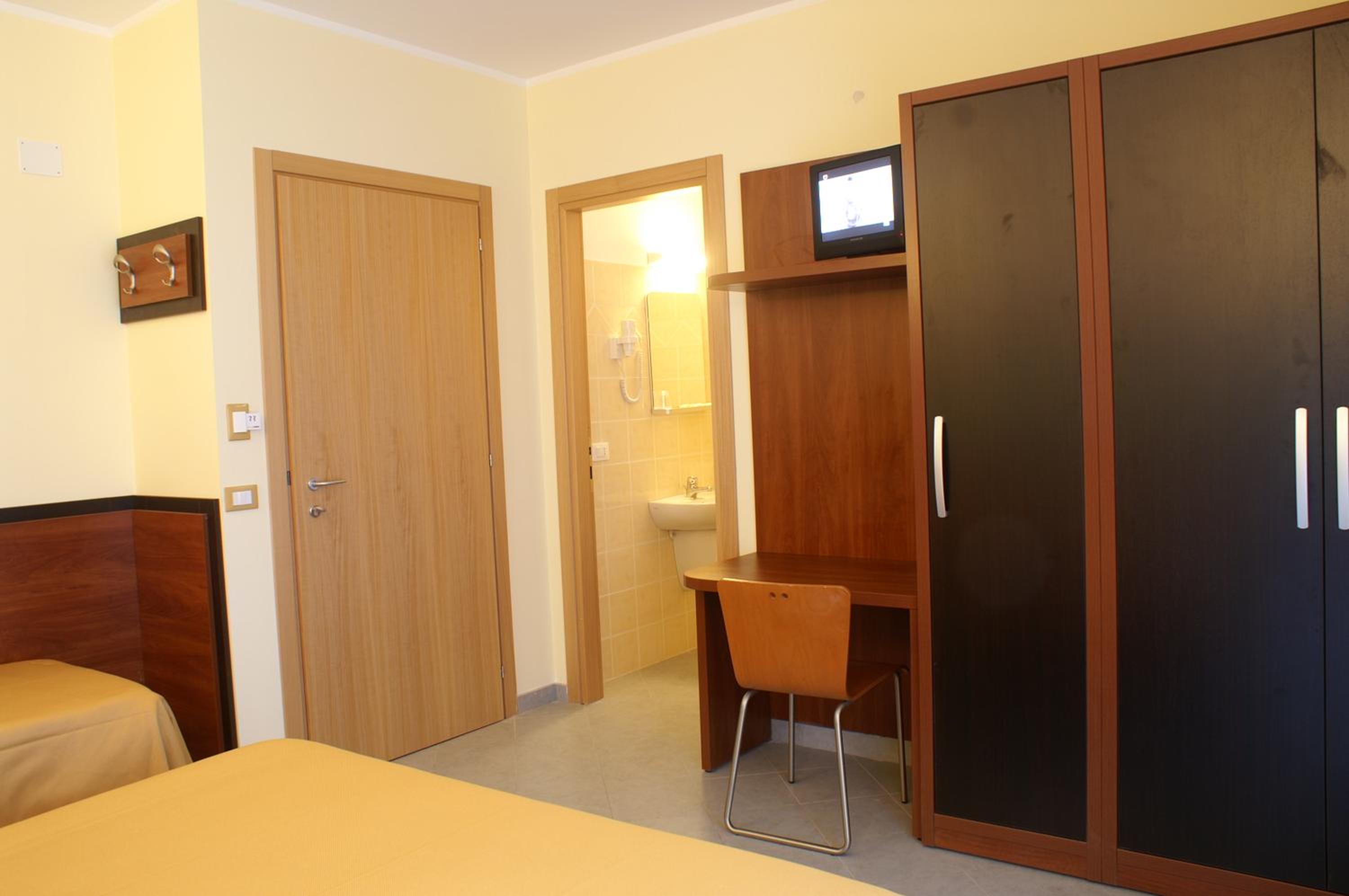 Triple Room with Garden View - Photo 4