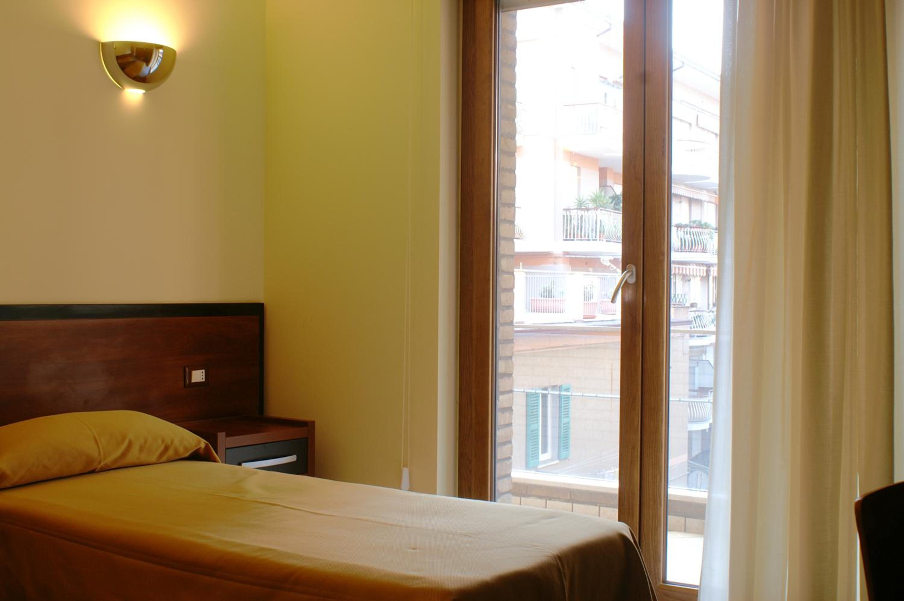 Deluxe Double or Twin Room with Balcony - Photo 5