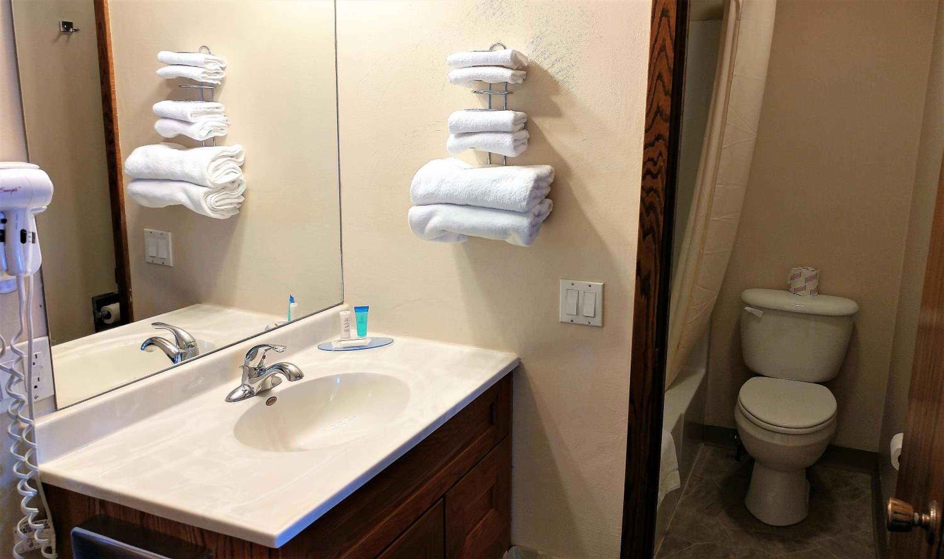 Double Room with Two Double Beds - Photo 8