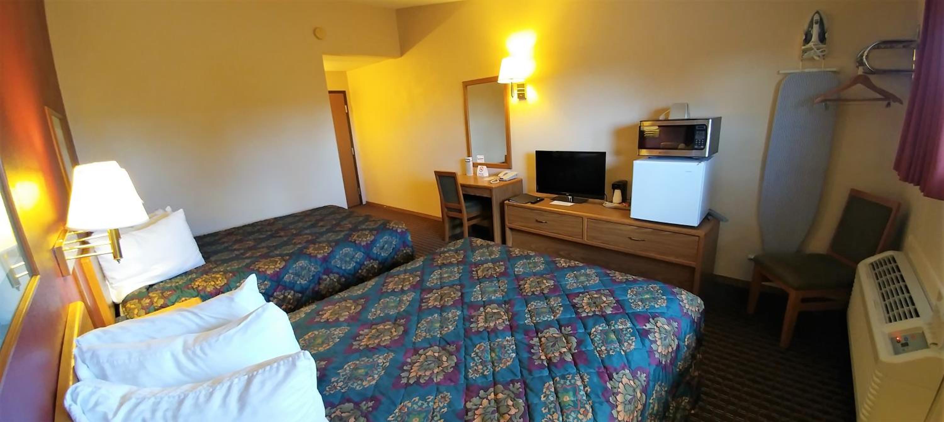 Queen Room with Two Queen Beds - Photo 6