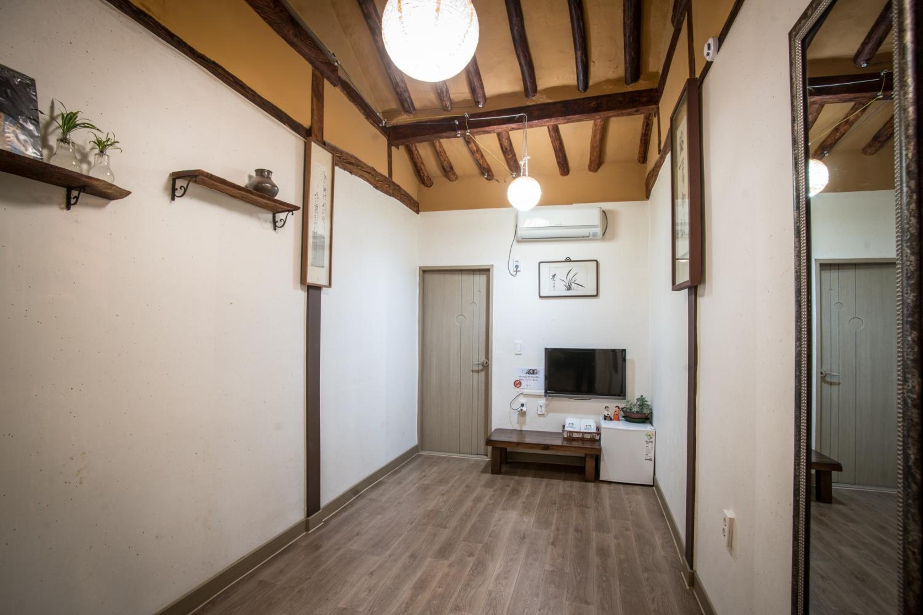 Korean-Style Quadruple Room - Photo 3