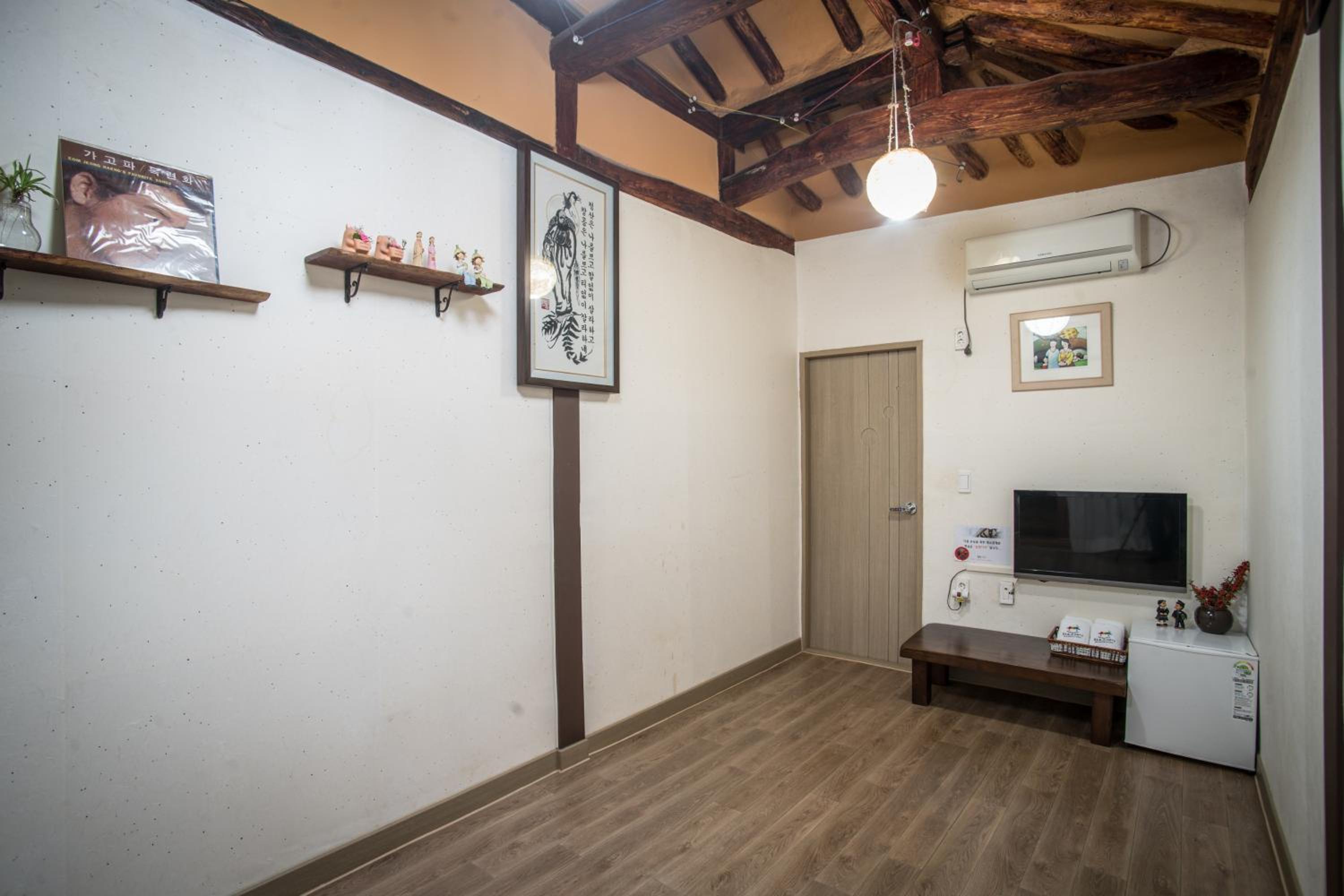 Korean-Style Quadruple Room - Photo 7