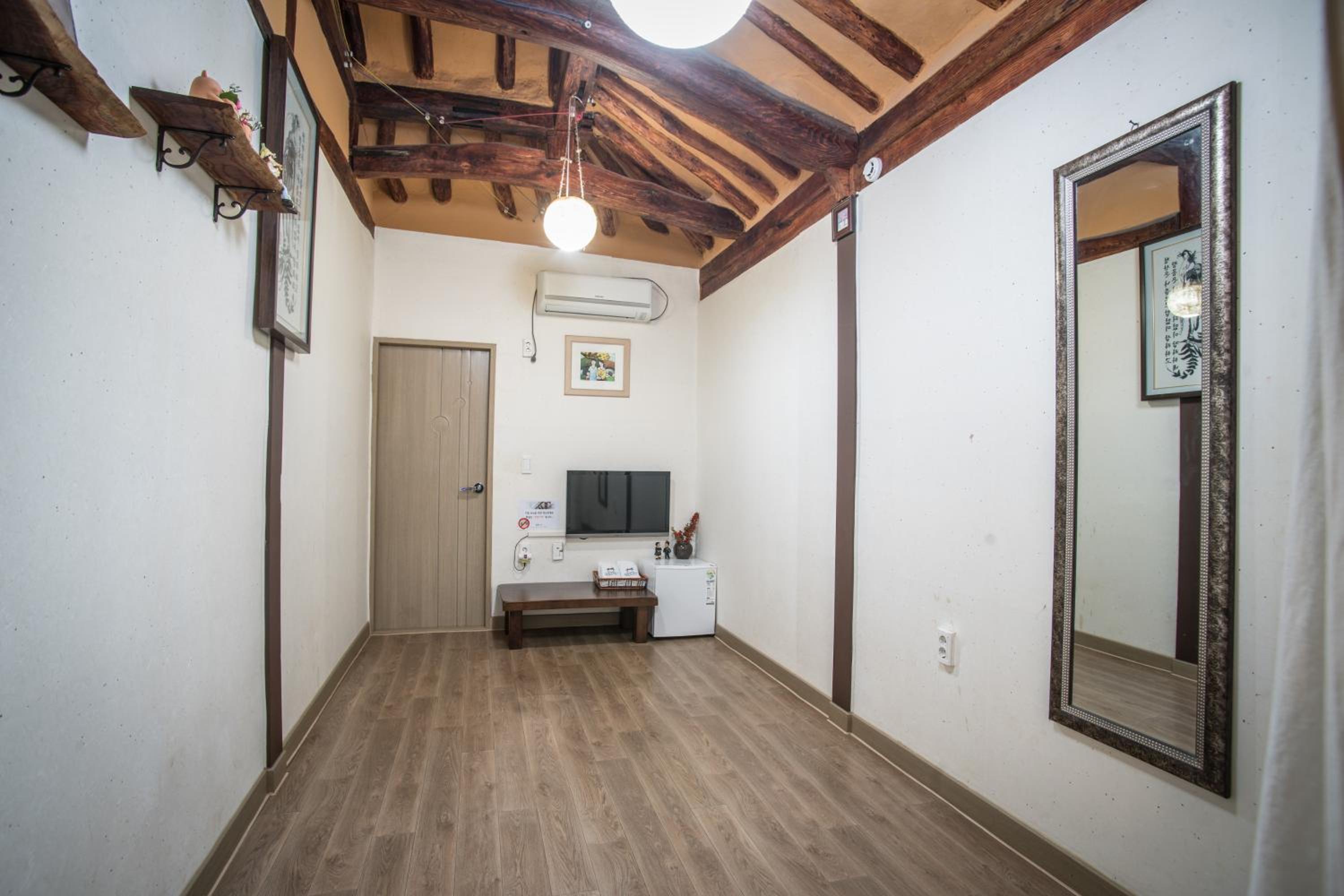 Korean-Style Quadruple Room - Photo 4