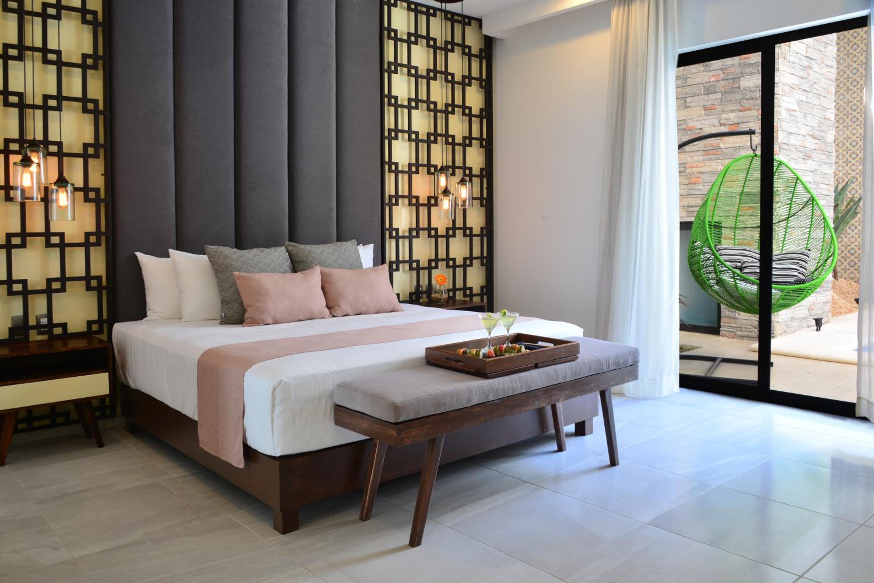 Grand Deluxe Room Pool Side