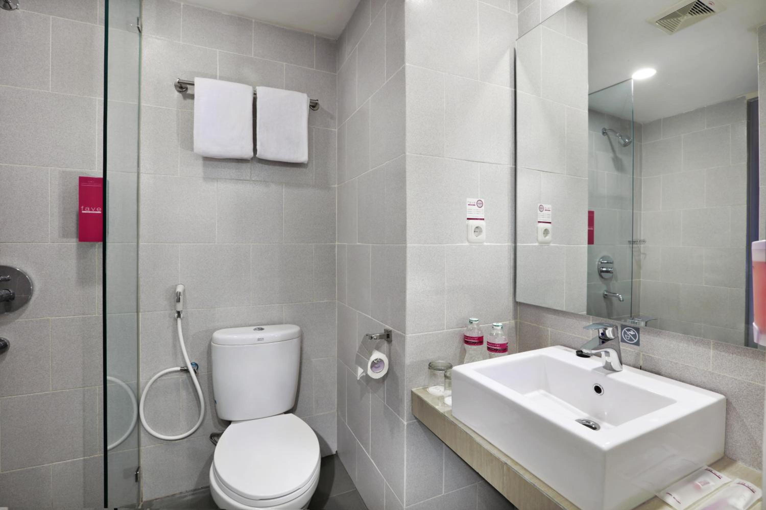 Standard Double or Twin Room photo 3