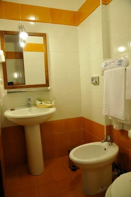 Triple Room - Photo 9