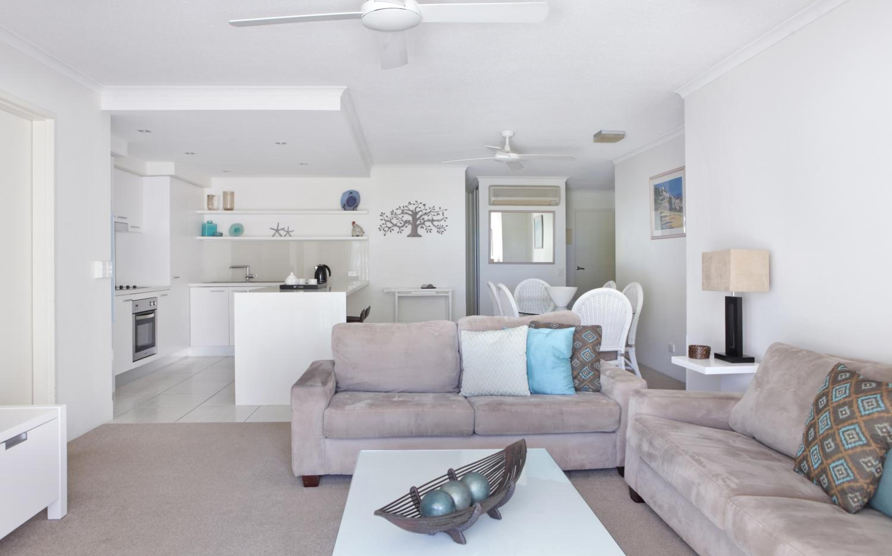 Three-Bedroom Apartment with Balcony - Photo 8