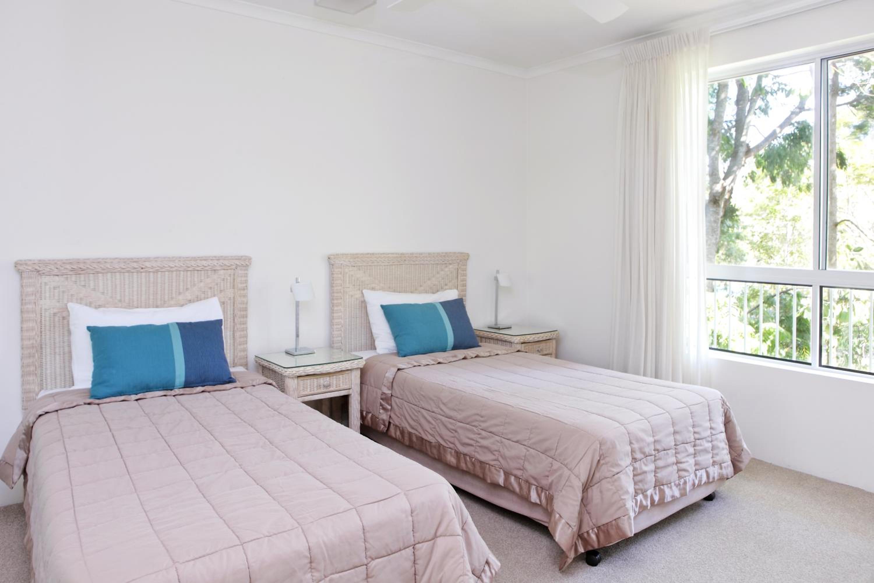 Three-Bedroom Apartment with Balcony - Photo 22