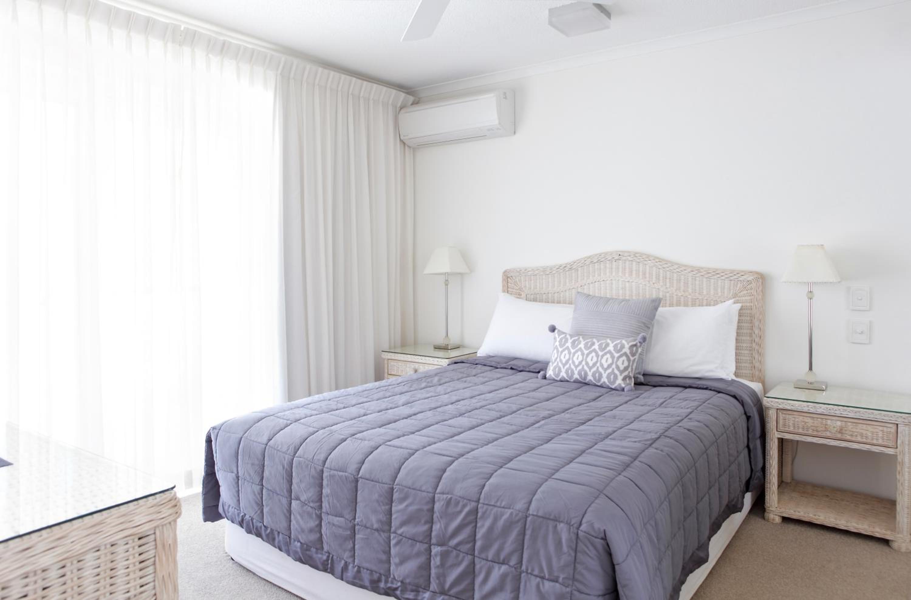 Three-Bedroom Apartment with Balcony - Photo 23