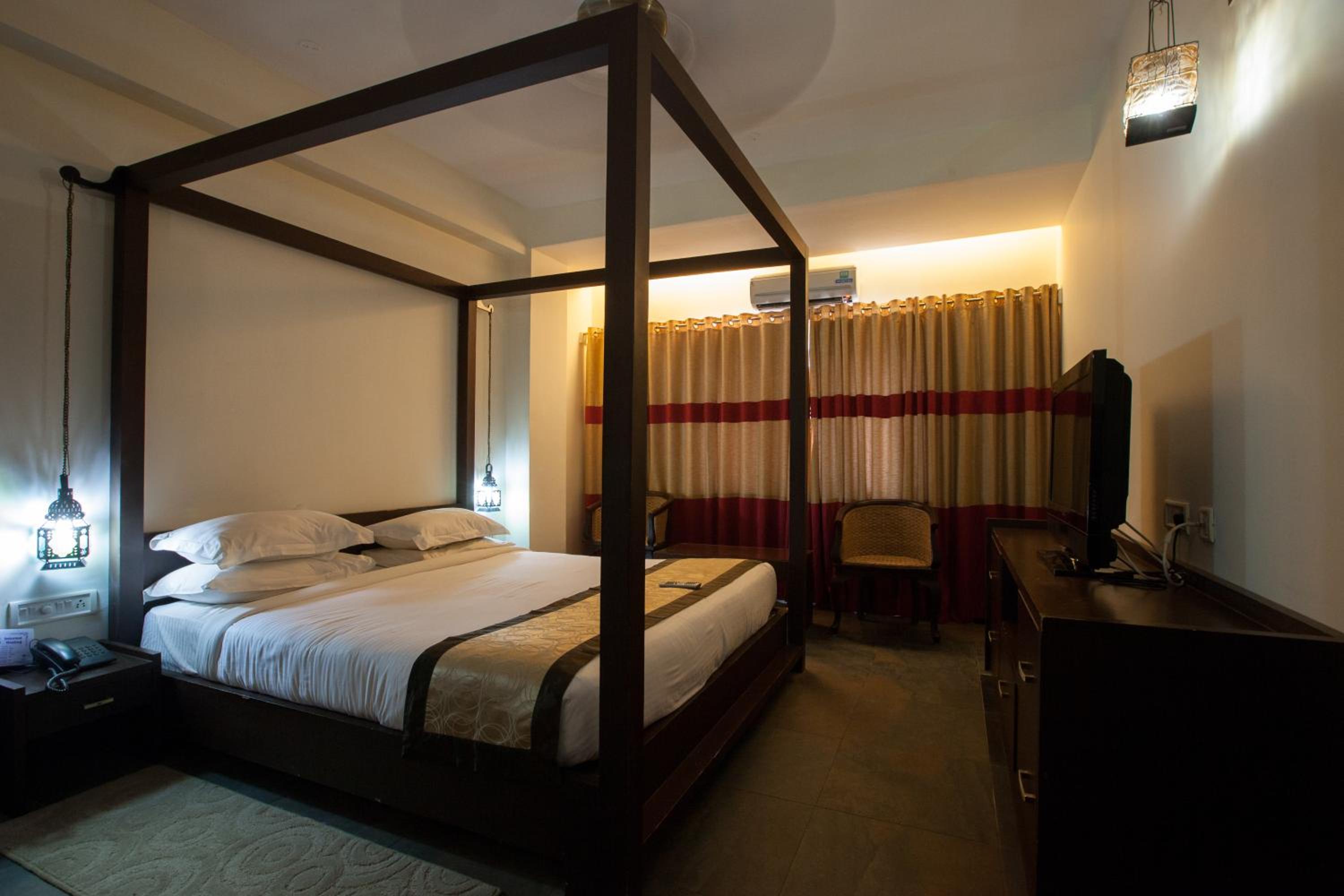 Executive Suite - Photo 6