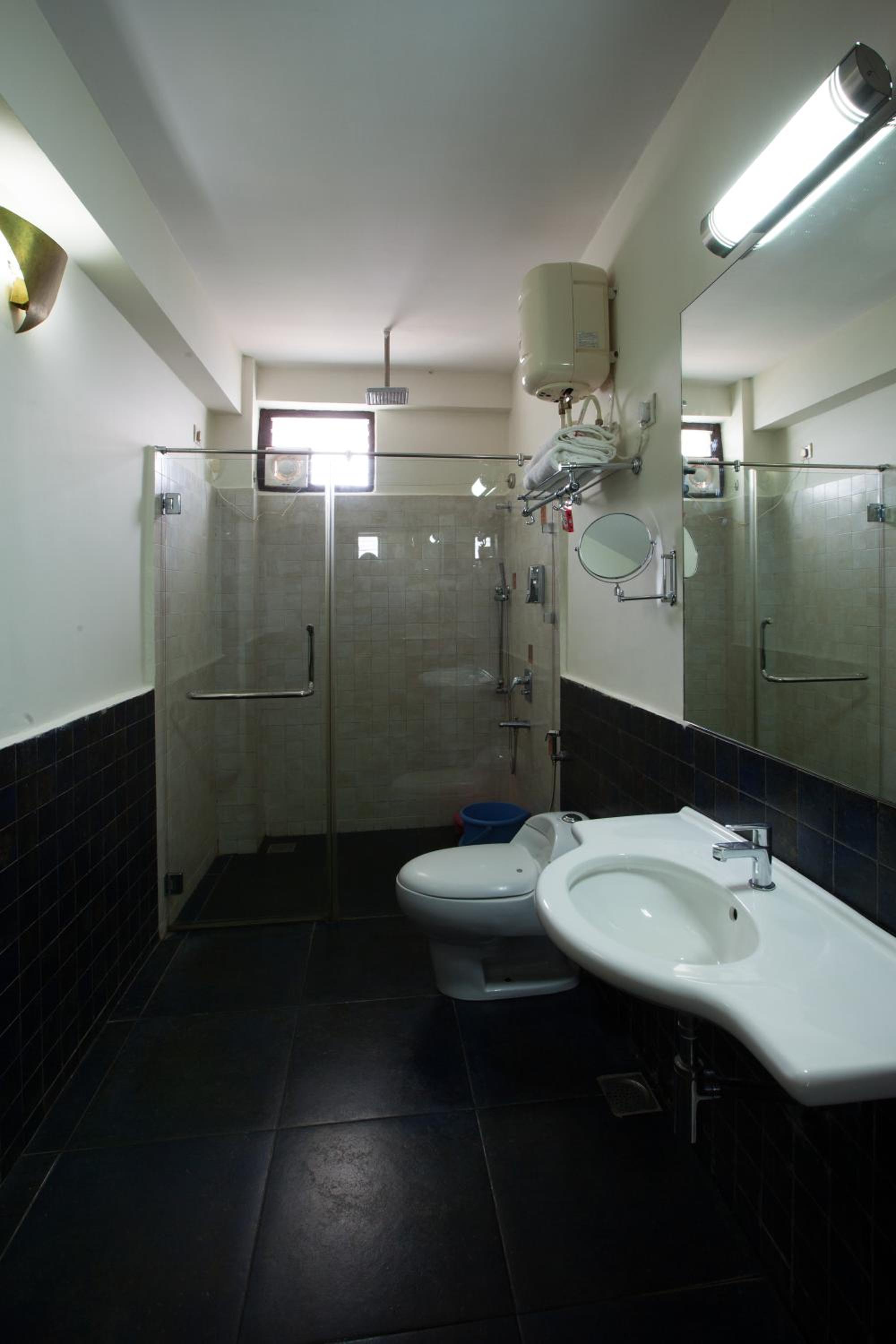 Executive Suite - Photo 7
