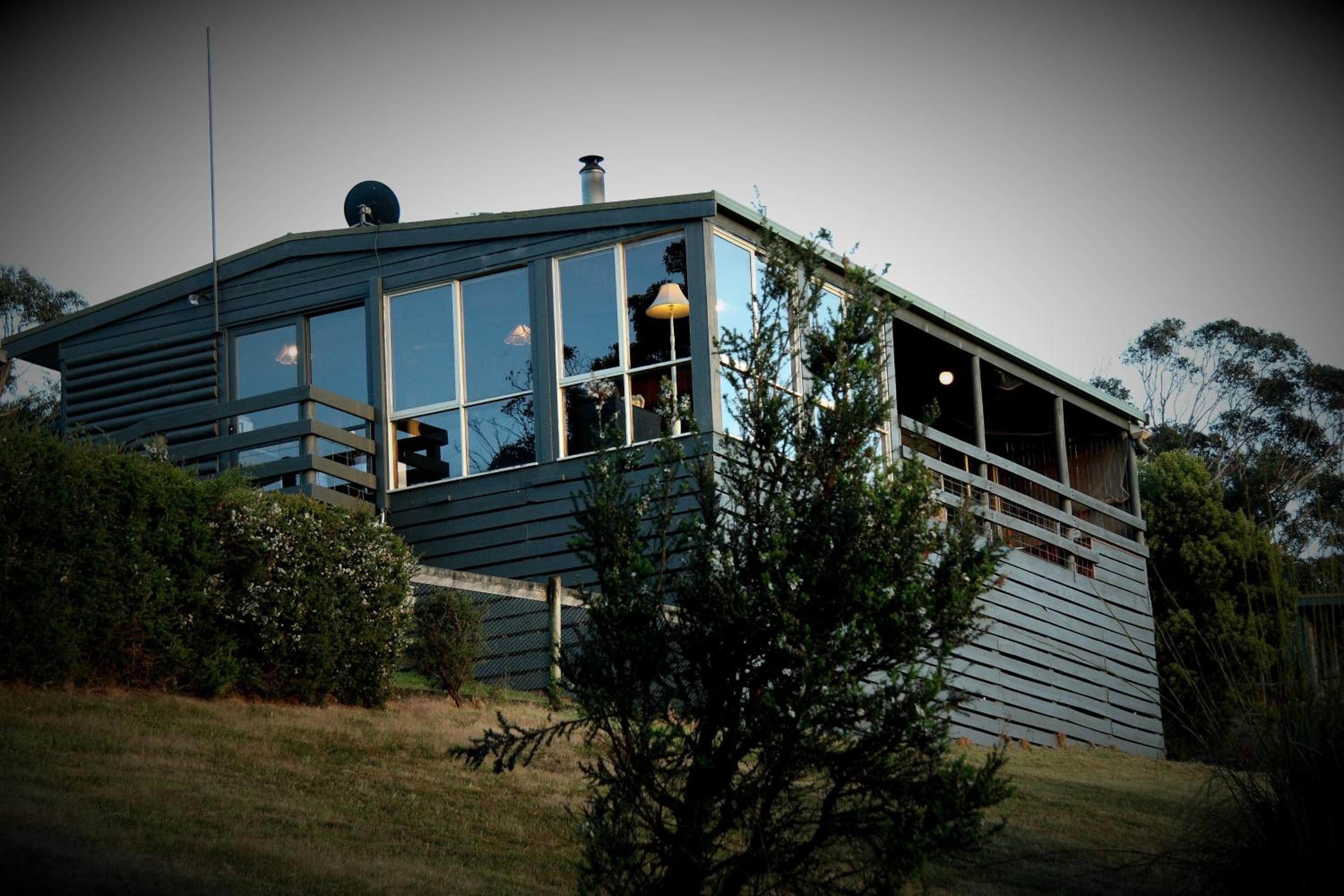 Deluxe Cove Cottage with Outdoor Spa photo 3
