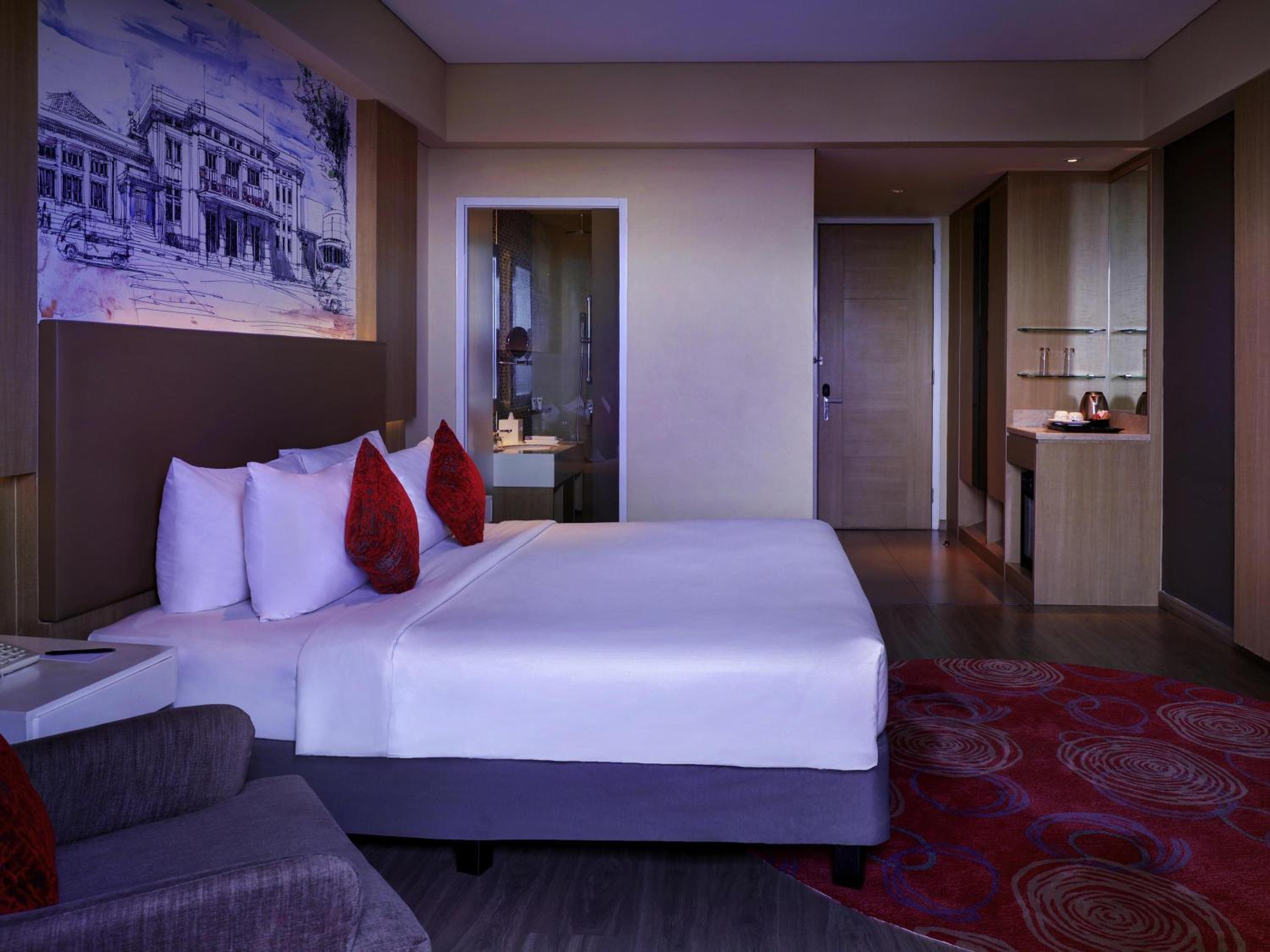 Deluxe Queen Room - Pool Side