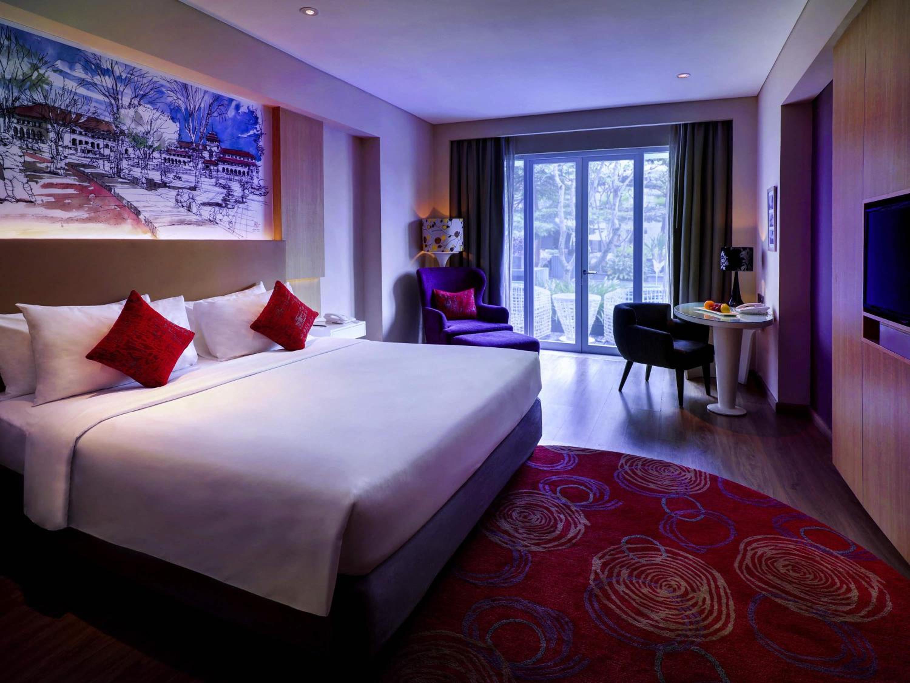Deluxe Twin Room with Balcony and Pool View
