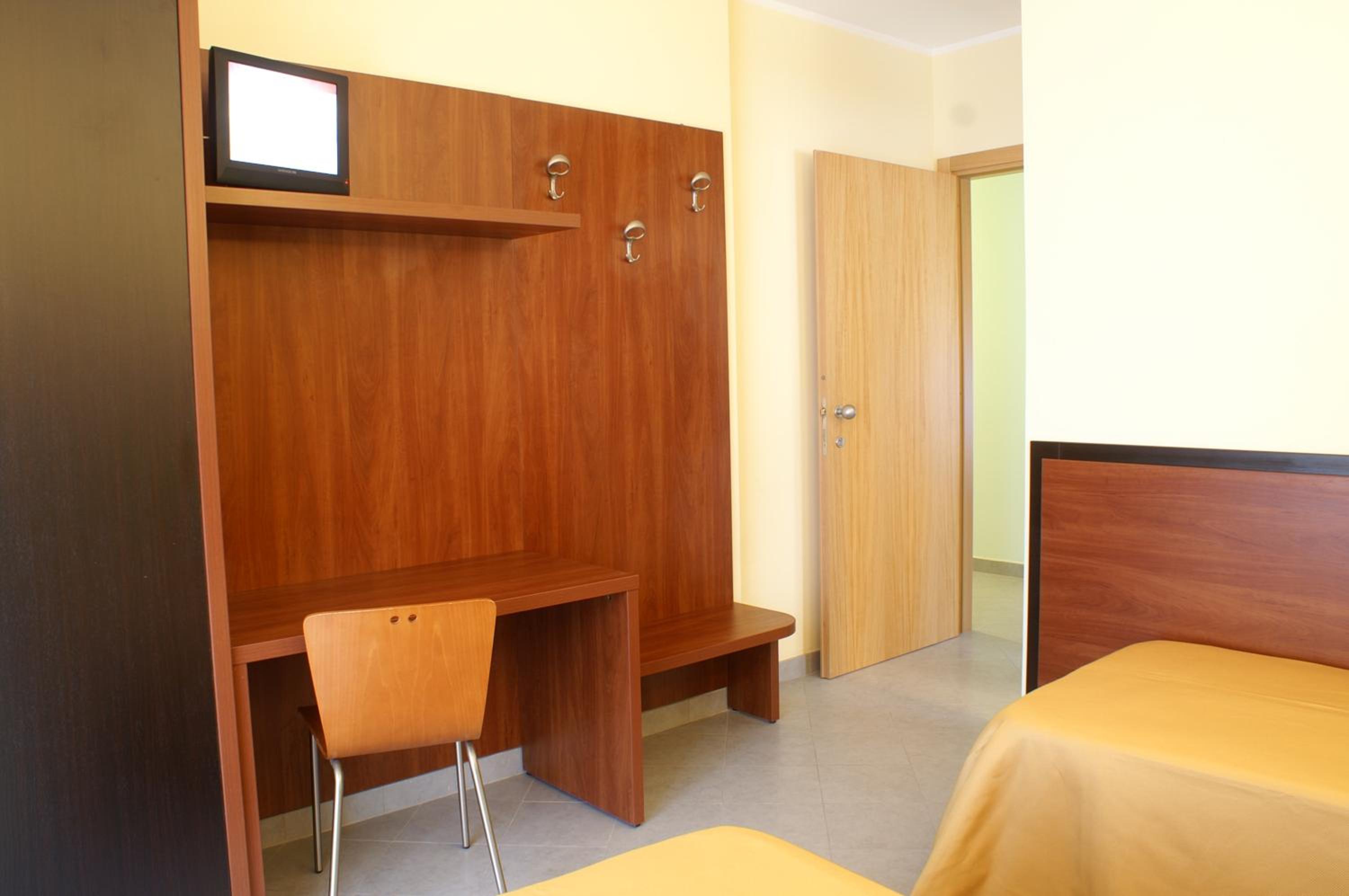 Deluxe Double or Twin Room with Balcony - Photo 2
