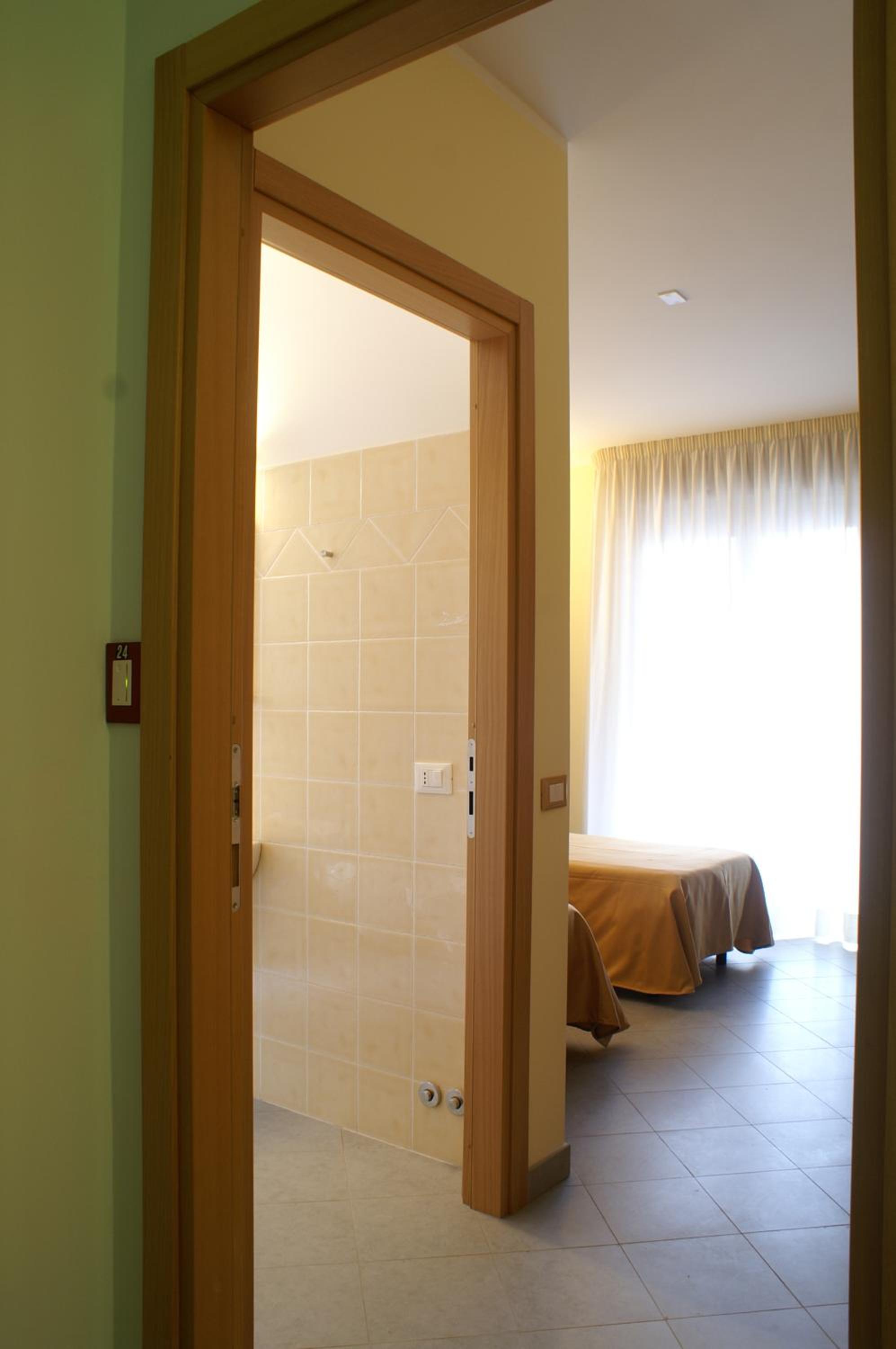 Deluxe Double or Twin Room with Balcony - Photo 3