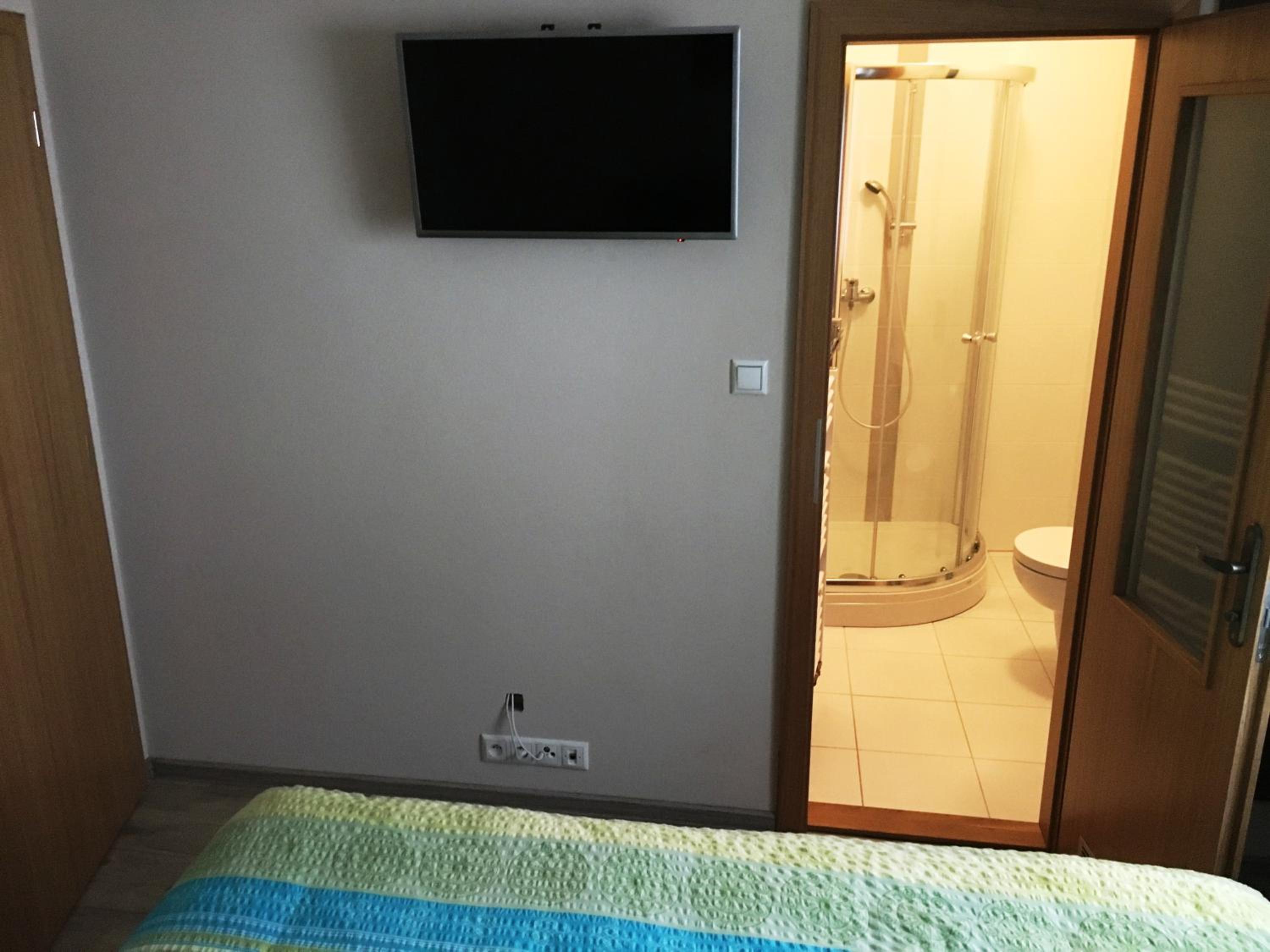 Double Room with Private Bathroom - Photo 3