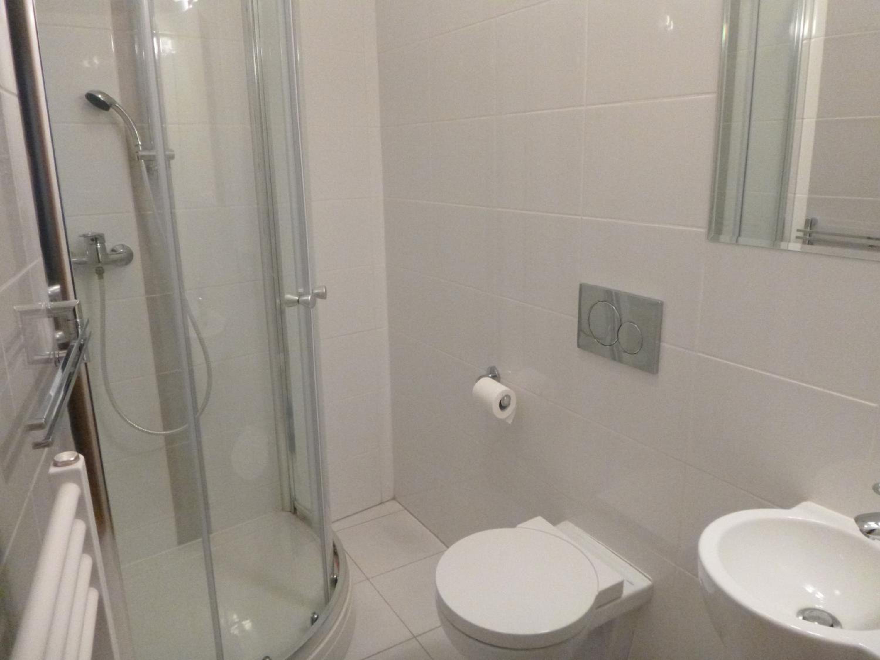 Double Room with Private Bathroom - Photo 4