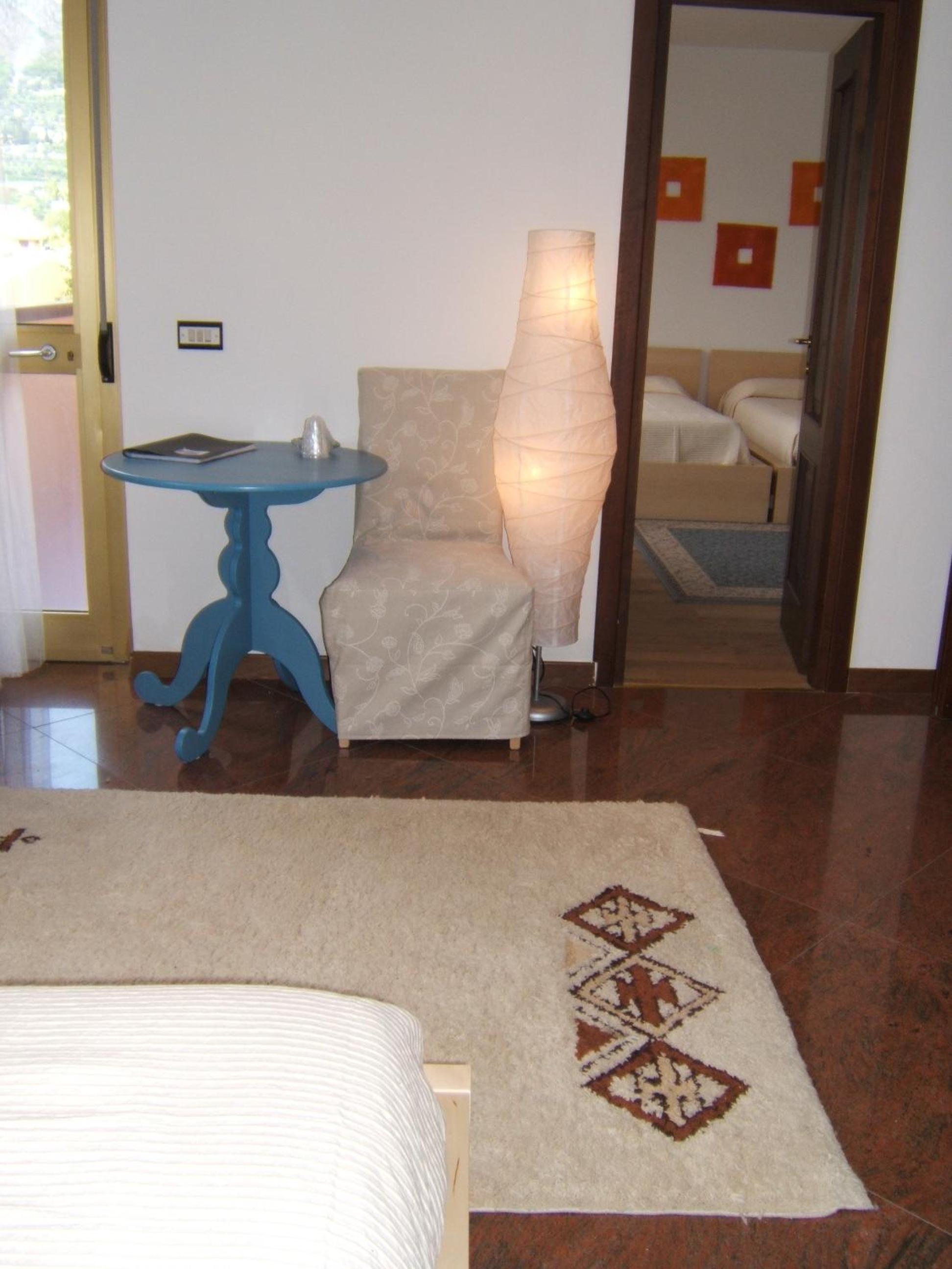 Connecting Family Room - Photo 5
