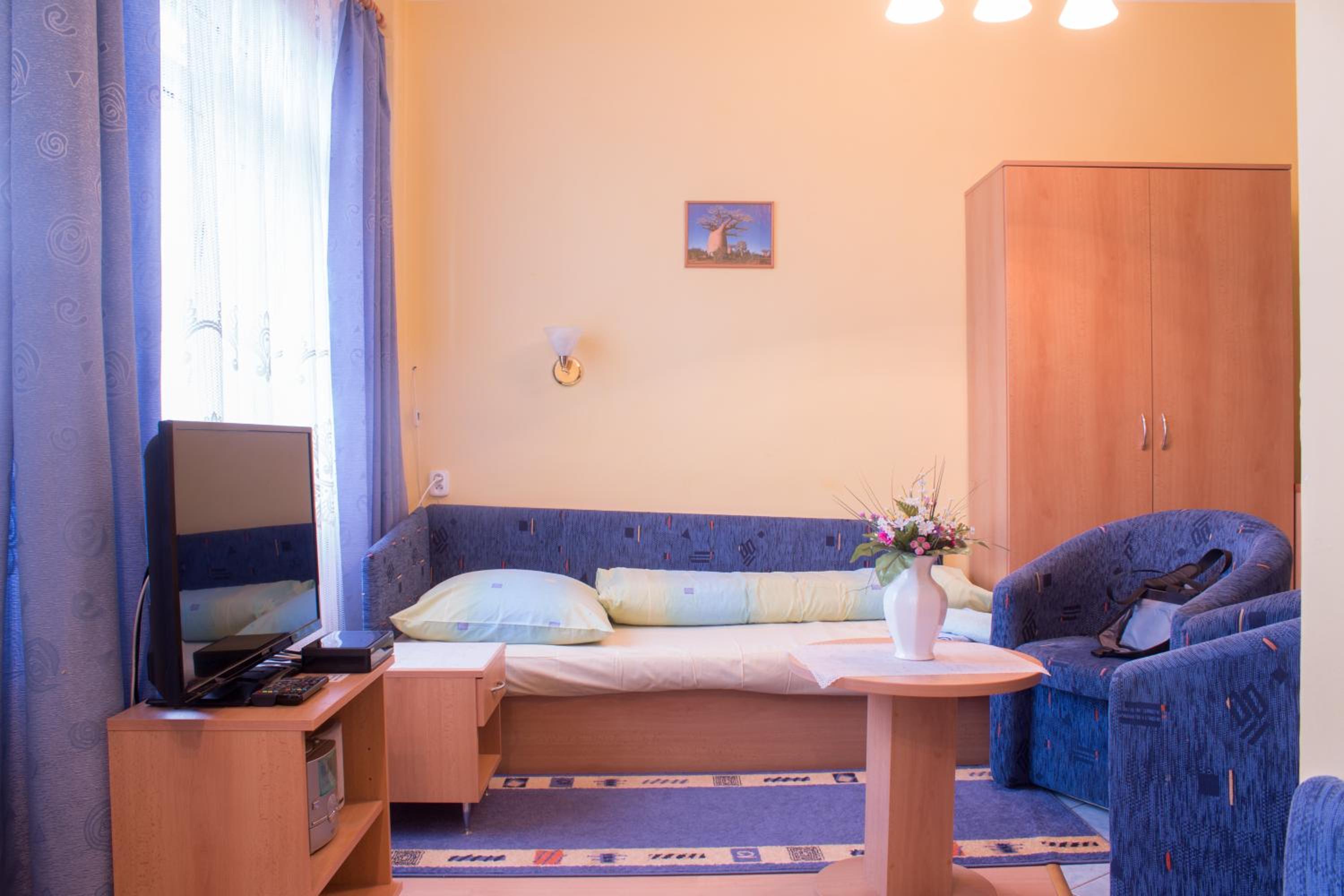 Twin Room with Private Bathroom photo 1