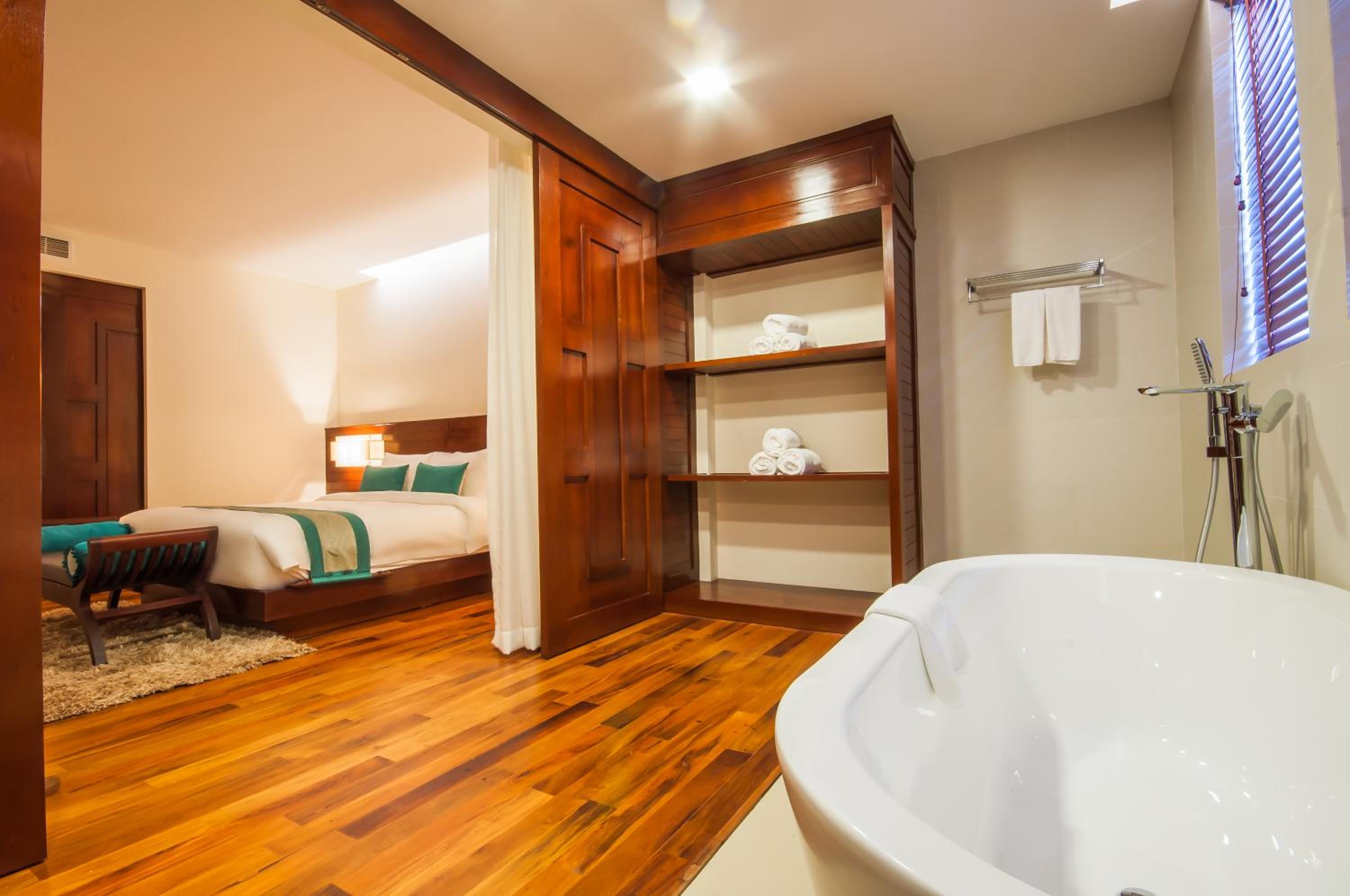 Elegant Suite - Photo 6