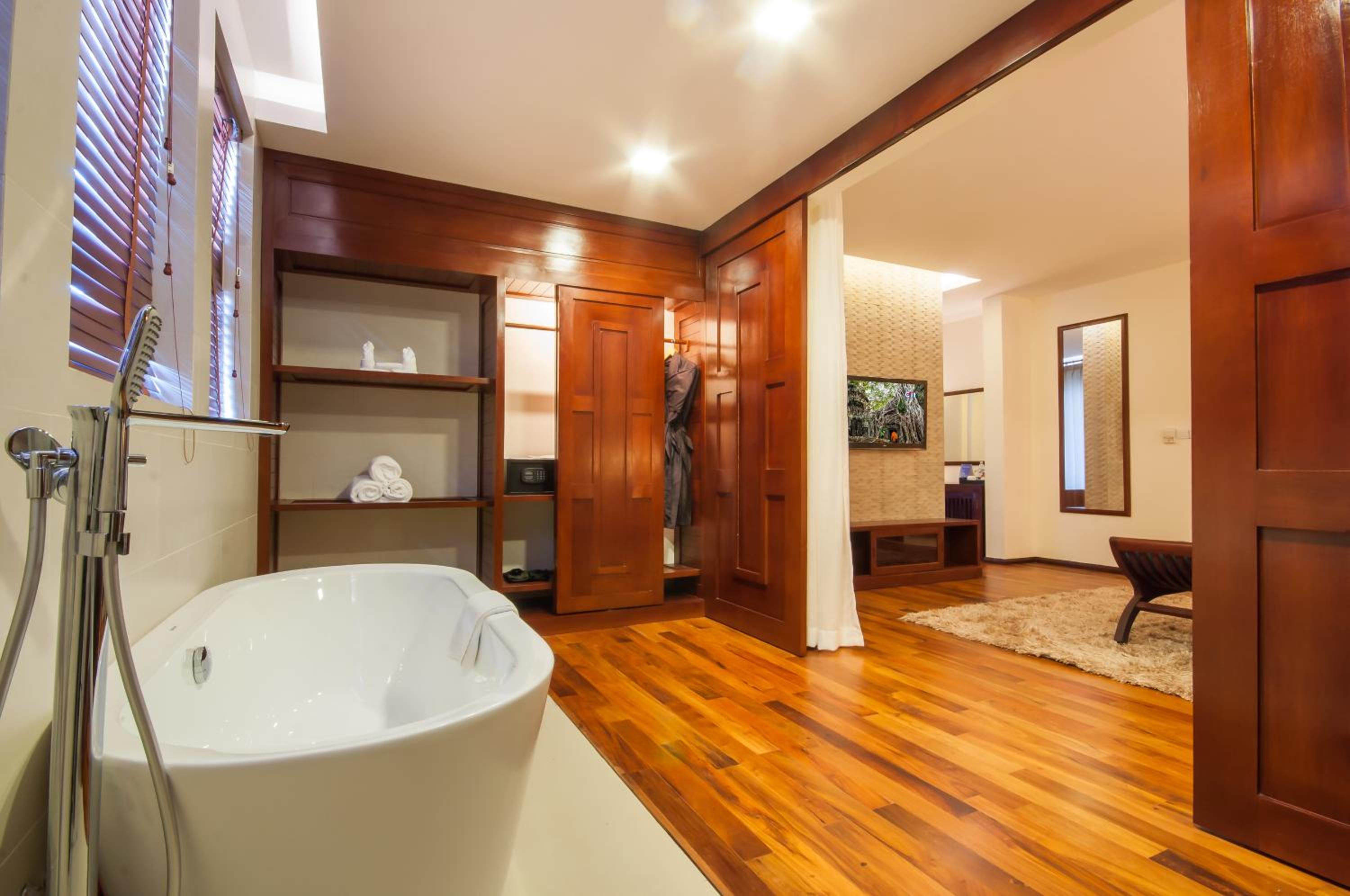 Elegant Suite - Photo 8
