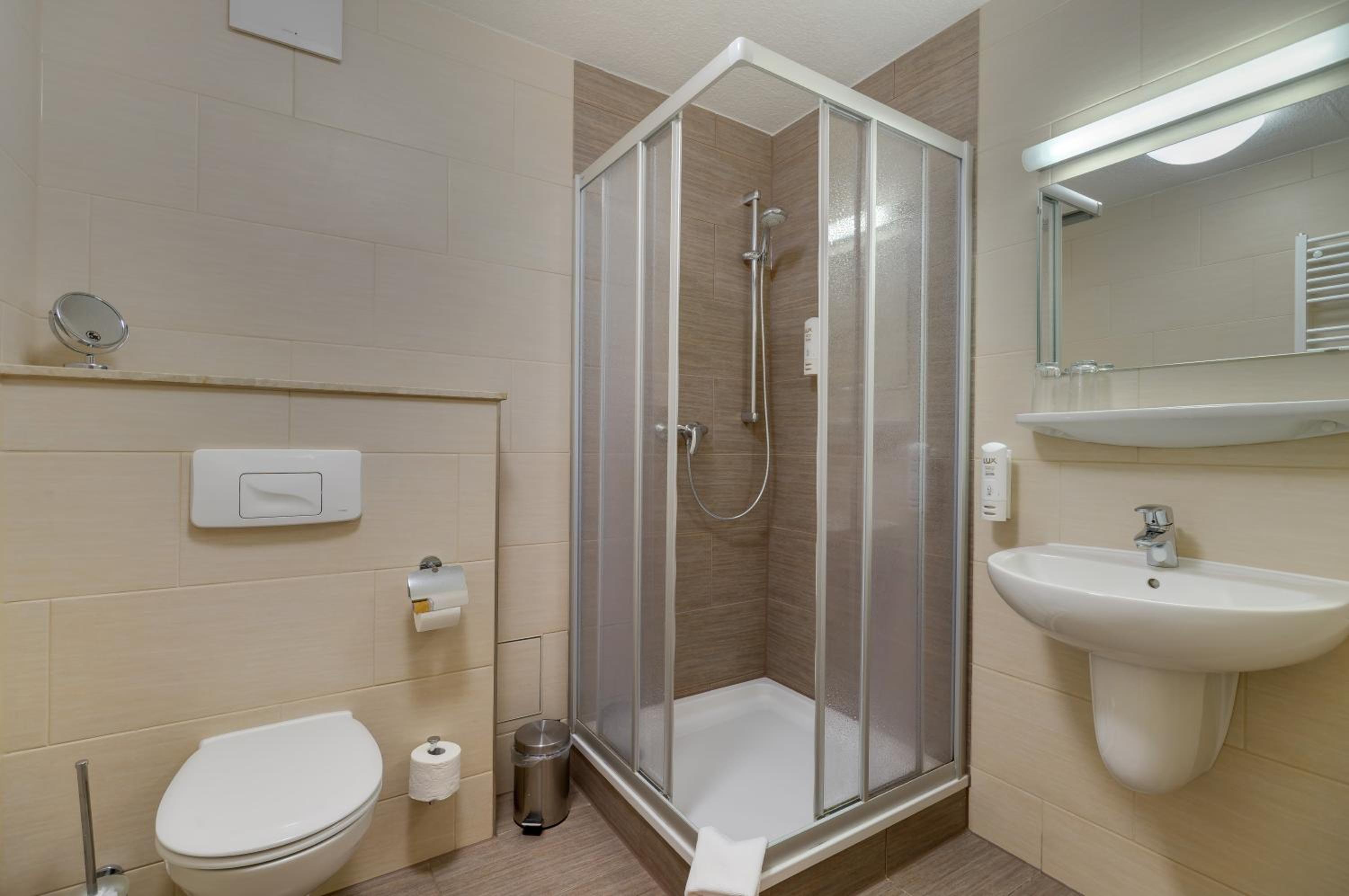Double or Twin Room - Photo 3