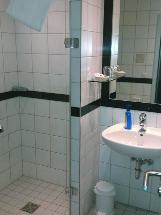 Deluxe Double Room with Shower - Photo 3