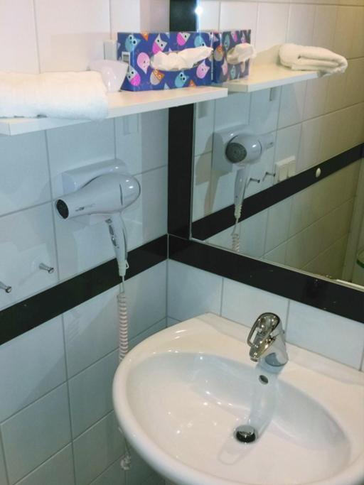 Deluxe Double Room with Shower - Photo 2