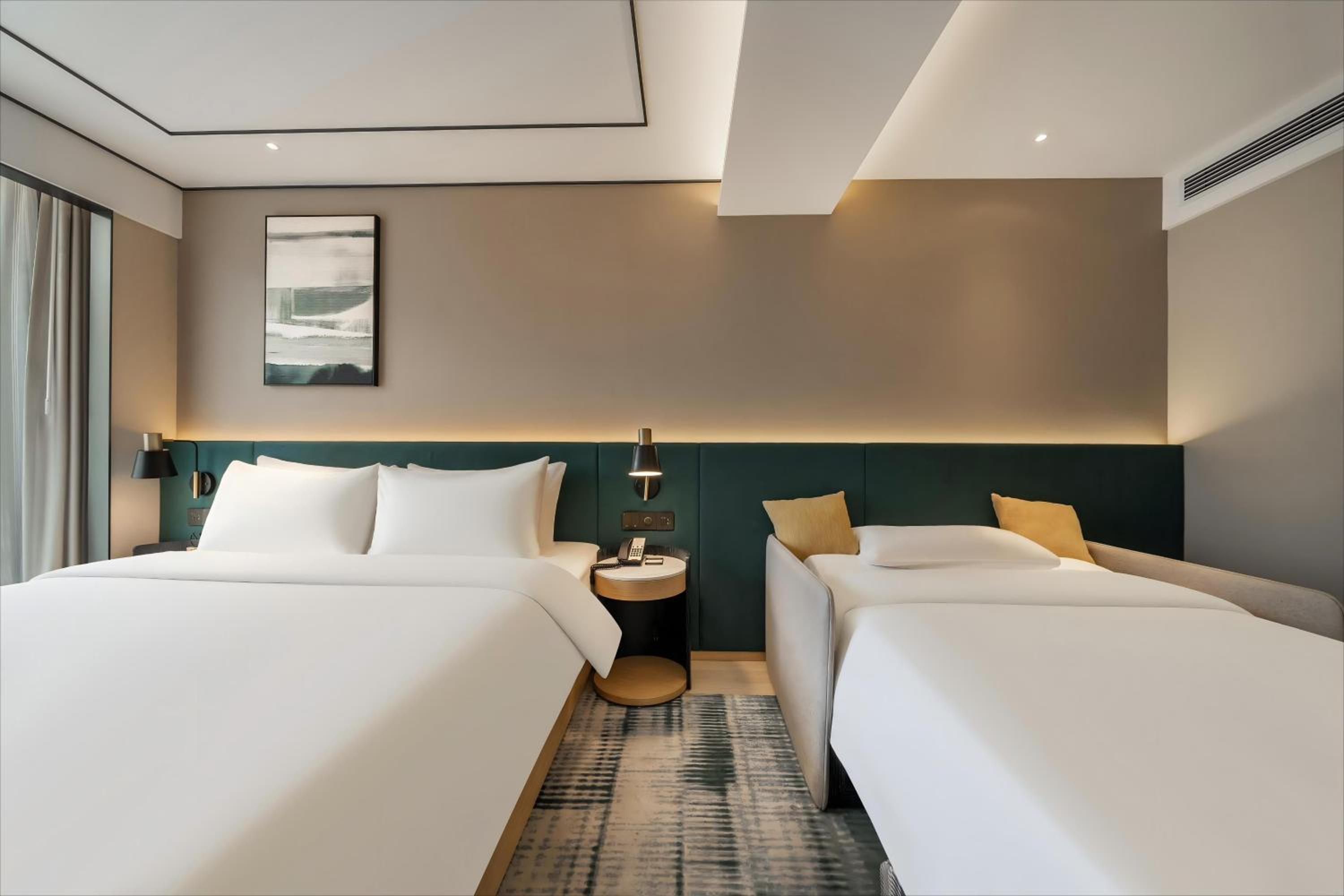 Superior King Room with Sofa Bed photo 1