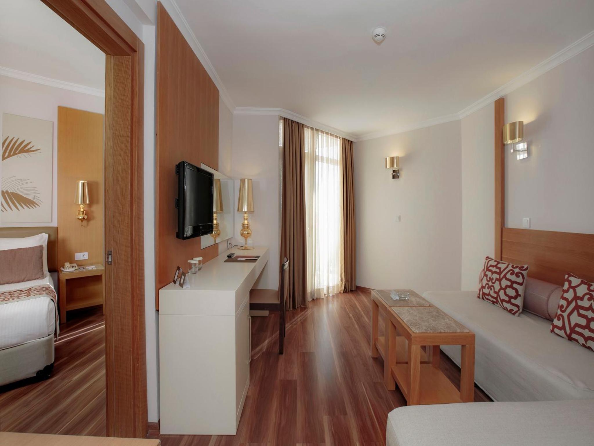 Main Building Family Friendly Room photo 3