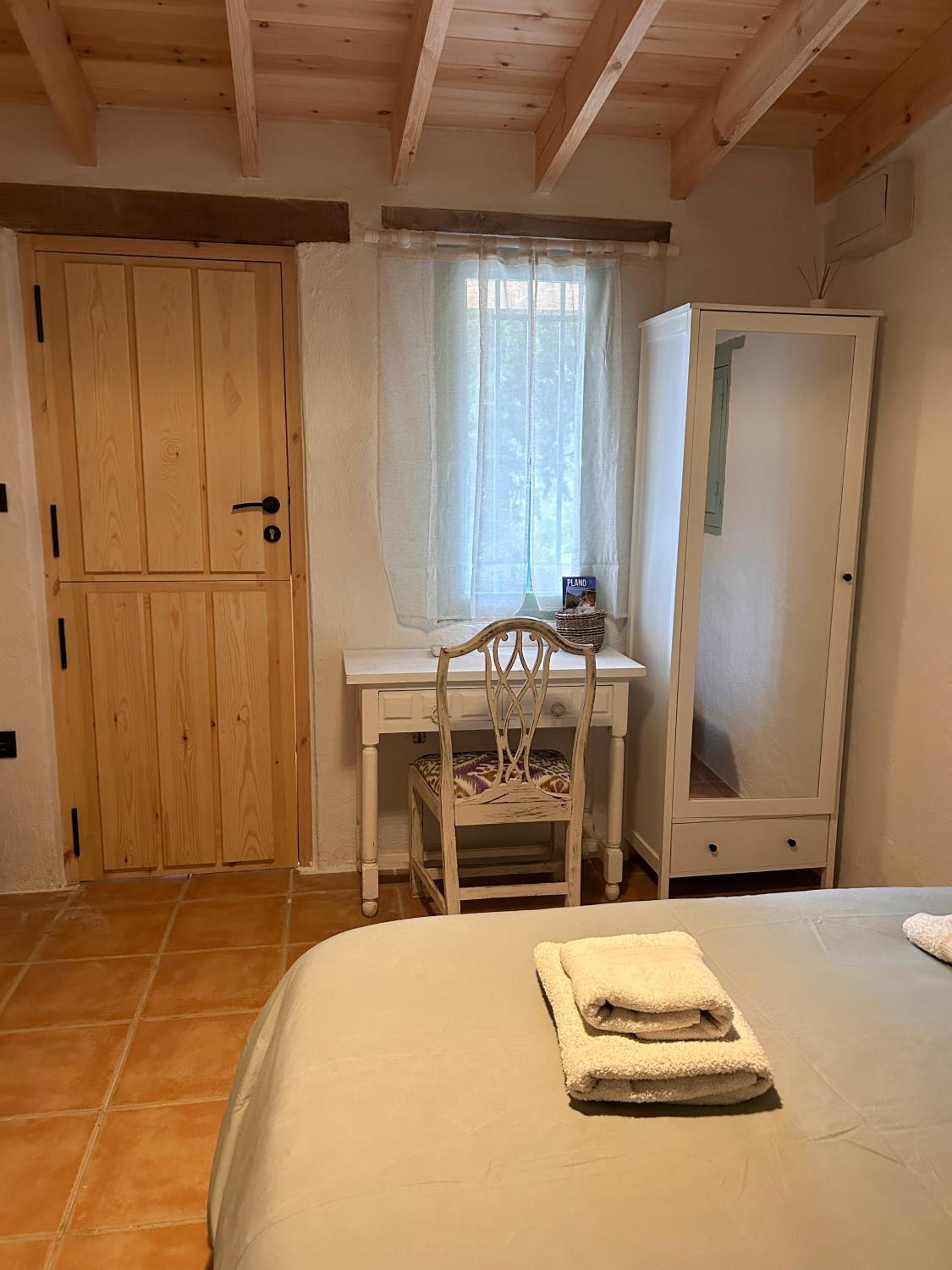 Twin Room with Pool View photo 2