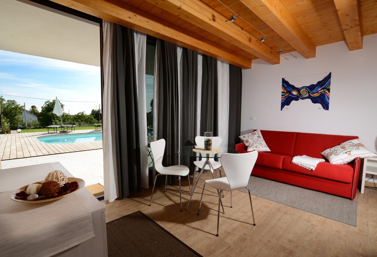 Studio with Pool View - Photo 2