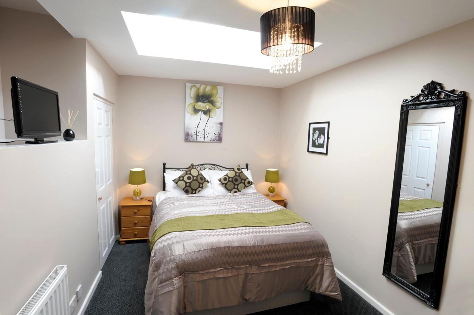 Single Room with Shared Bathroom