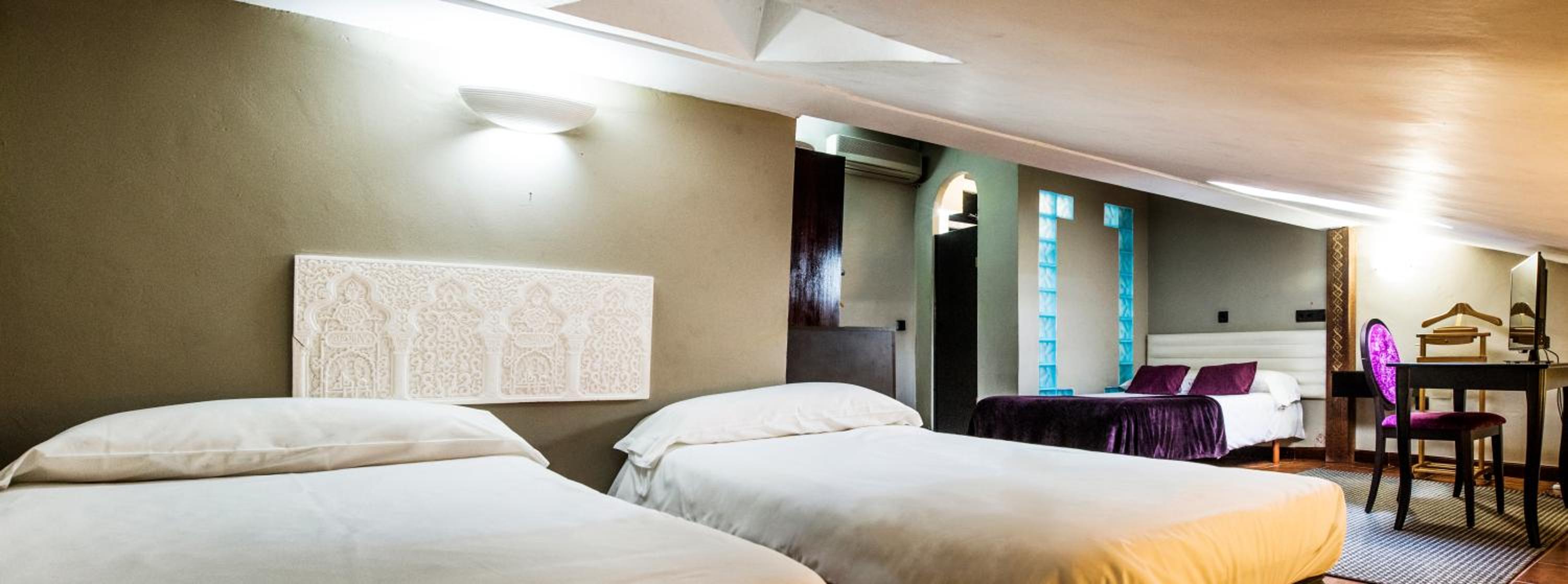 Quadruple Room with Private Bathroom photo 2